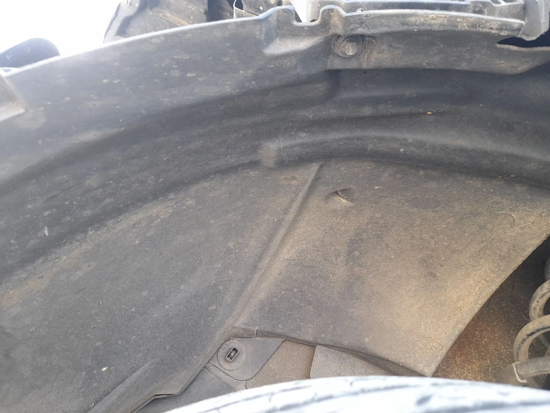 Plastico Pase Rueda Del. Dch. para Dacia Lodgy (Js_)