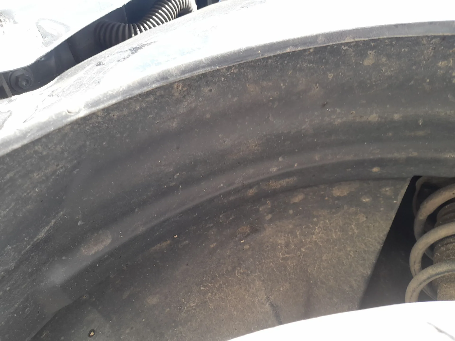 Plastico Pase Rueda Del. Izq. para Dacia Lodgy (Js_)