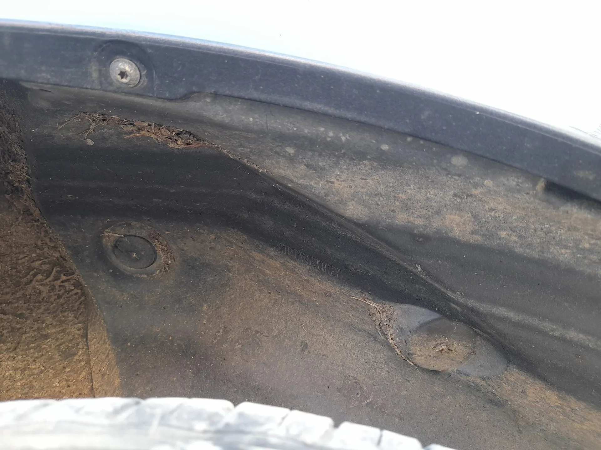 Plastico Pase Rueda Tras. Izq. para Dacia Lodgy (Js_)