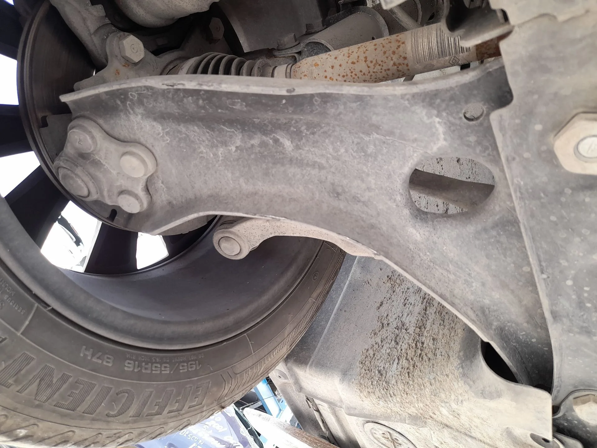 Brazo Suspension Inferior Delantero Derecho para Renault Clio V (B7_)