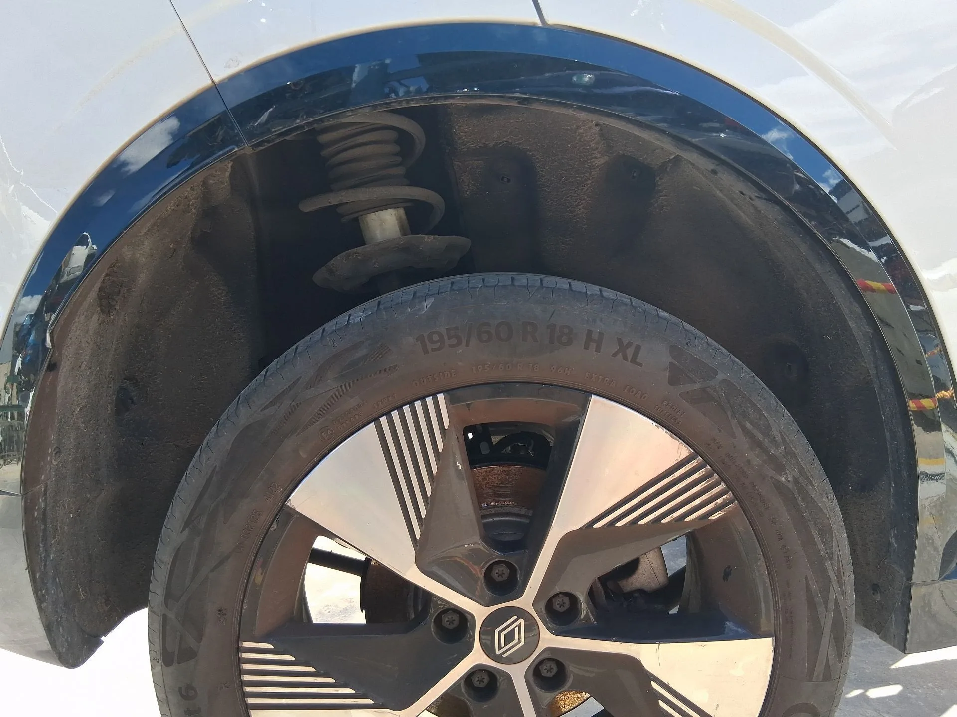 Plastico Pase Rueda Tras. Dch. para Renault Megane E-Tech Suv