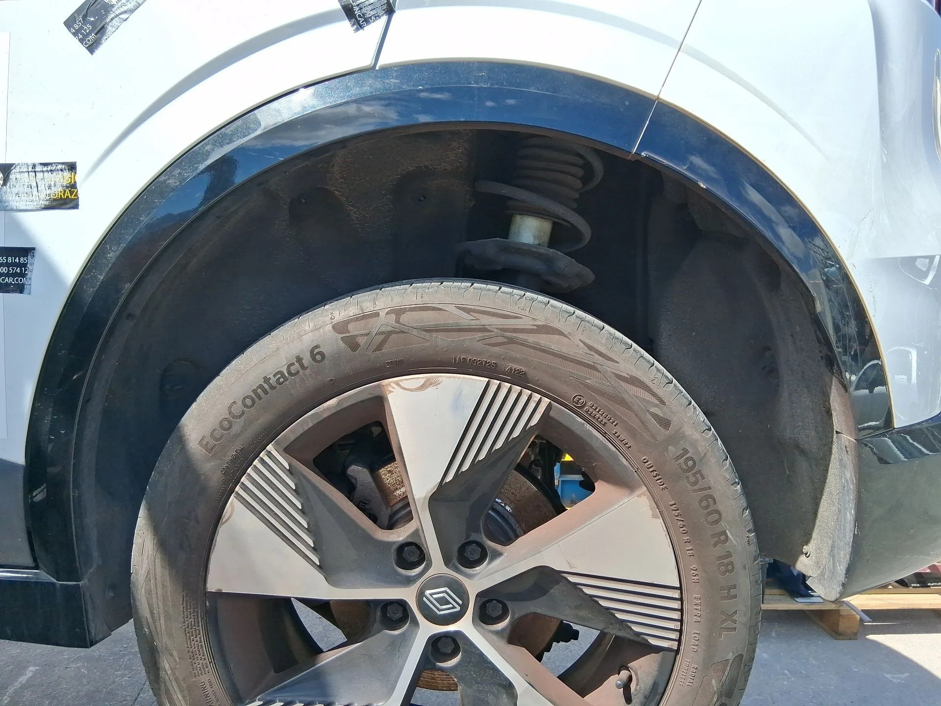 Plastico Pase Rueda Tras. Izq. para Renault Megane E-Tech Suv