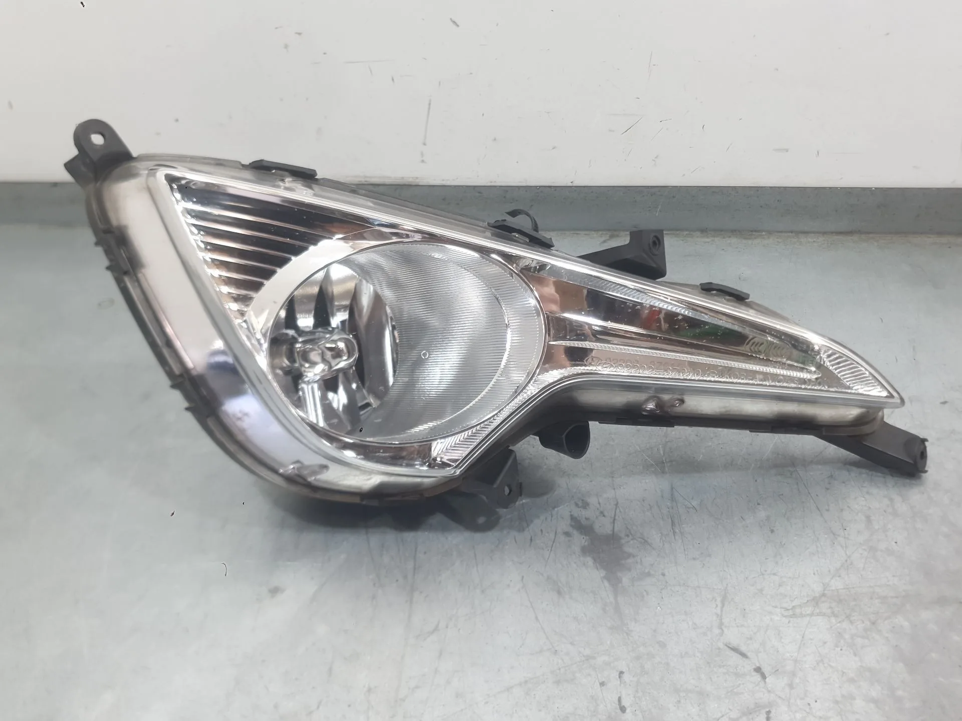 Faro Antiniebla Derecho para Hyundai I40 I (Vf)