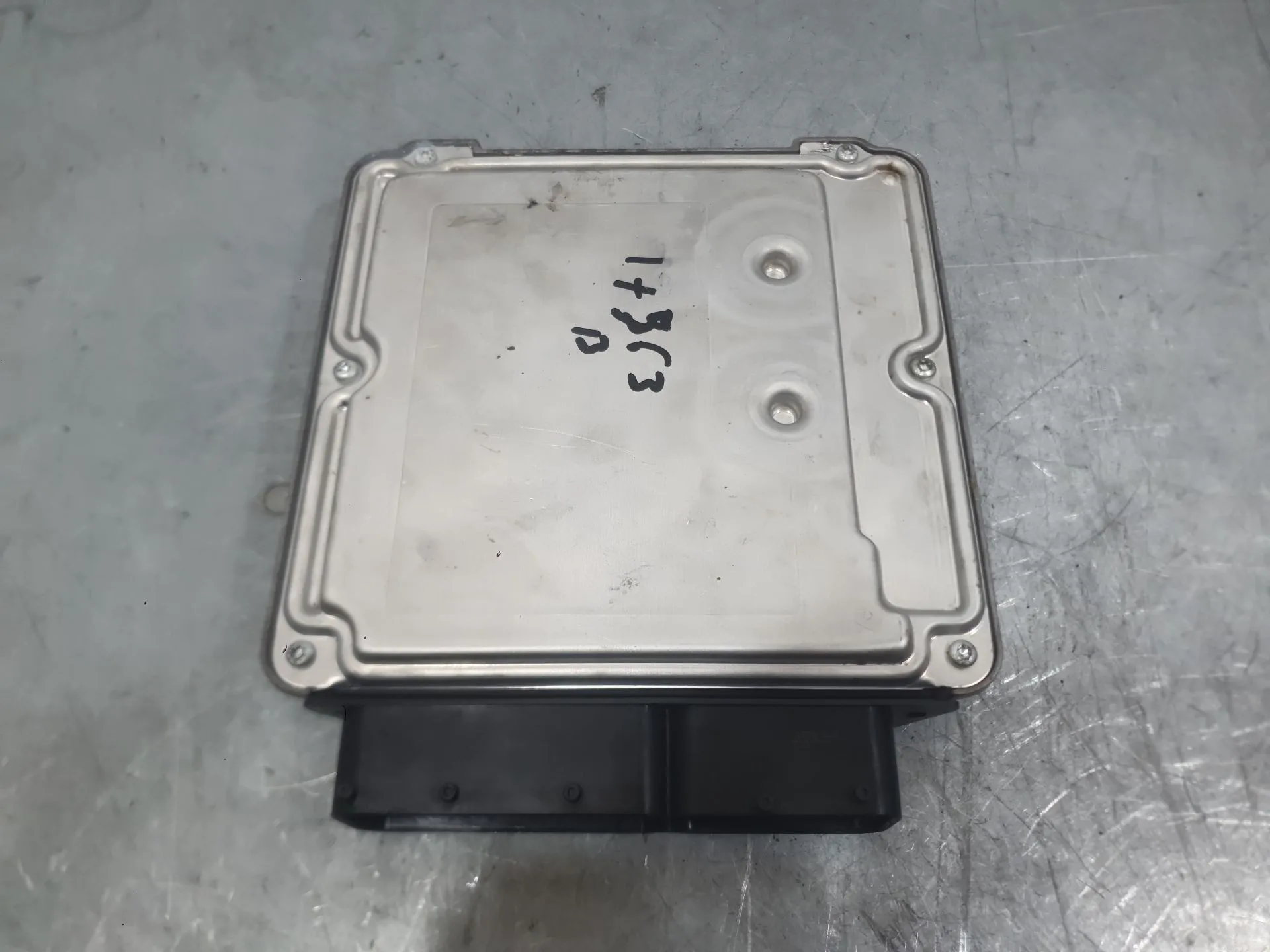 Centralita Motor Uce para Audi A4 B7 (8Ec)