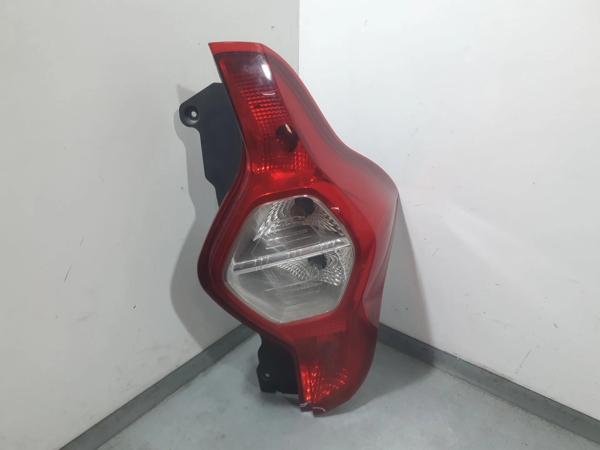 Piloto Trasero Derecho para Dacia Lodgy (Js_)