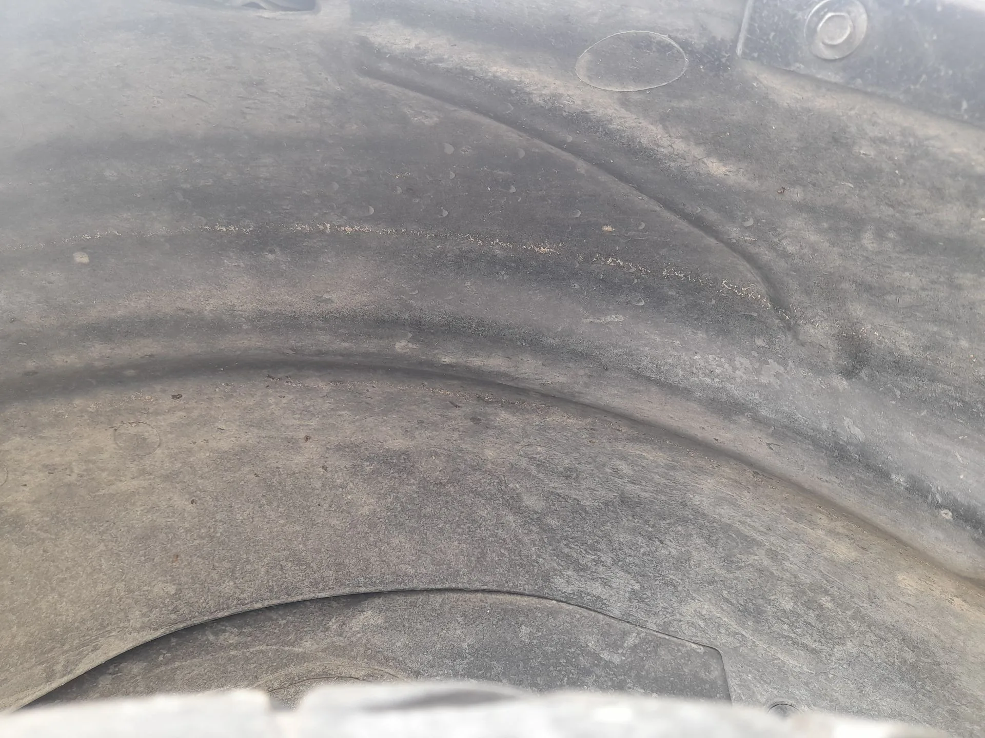 Plastico Pase Rueda Tras. Izq. para Dodge Caliber