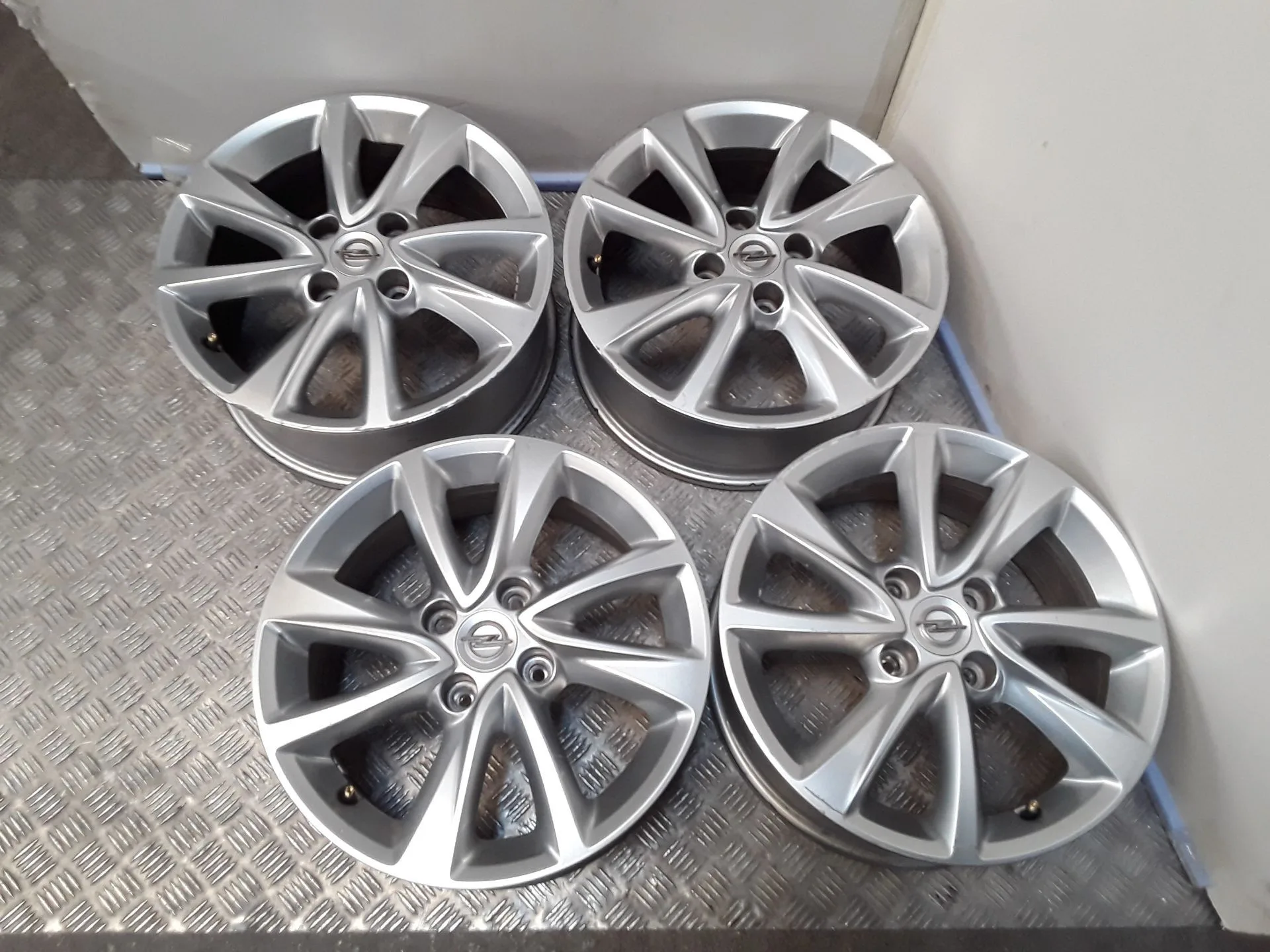 Juego Llantas Aluminio para Opel Corsa F (P2Jo)