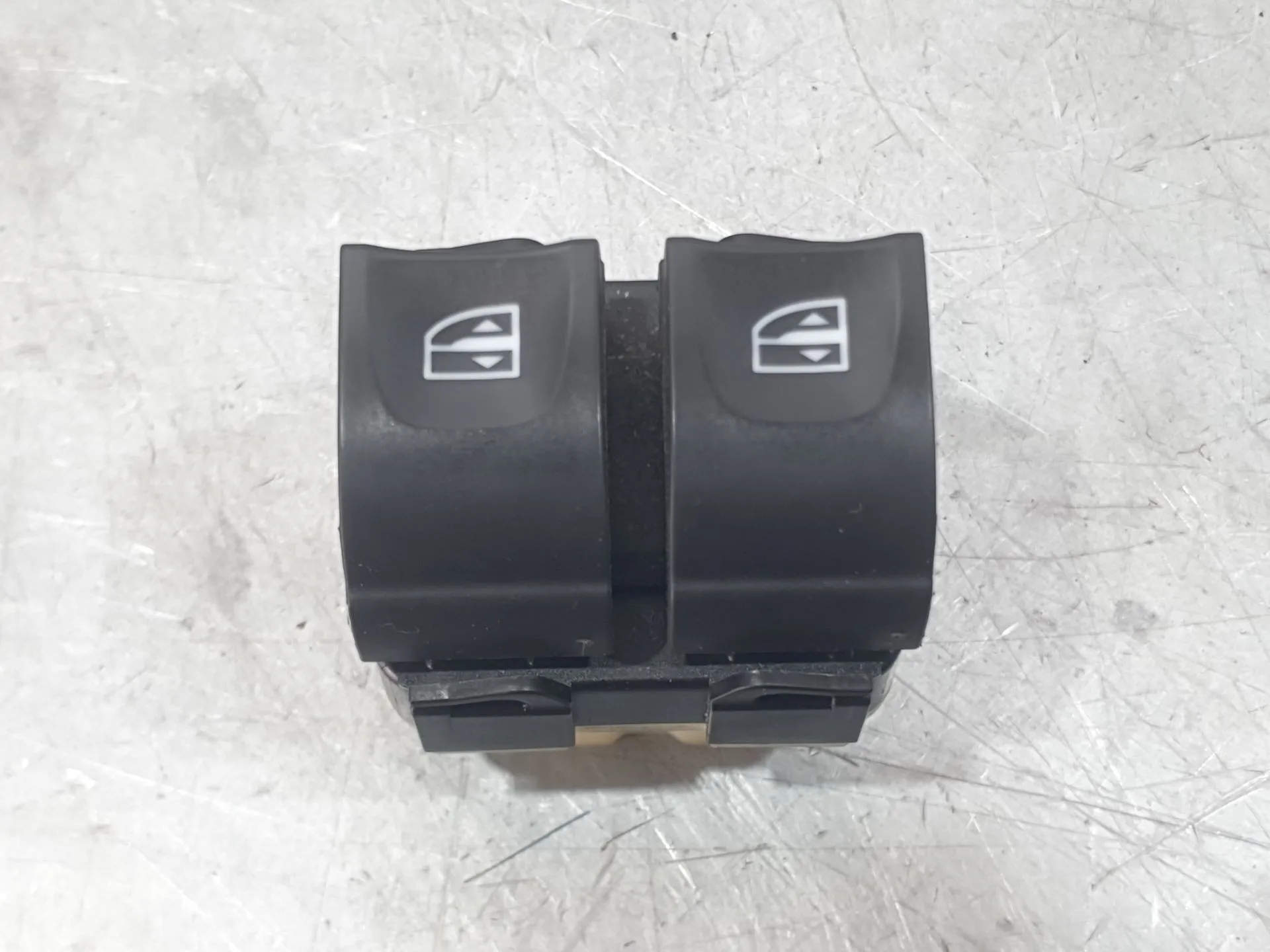 Mando Elevalunas Delantero Izquierdo para Renault Clio Iv (Bh_)