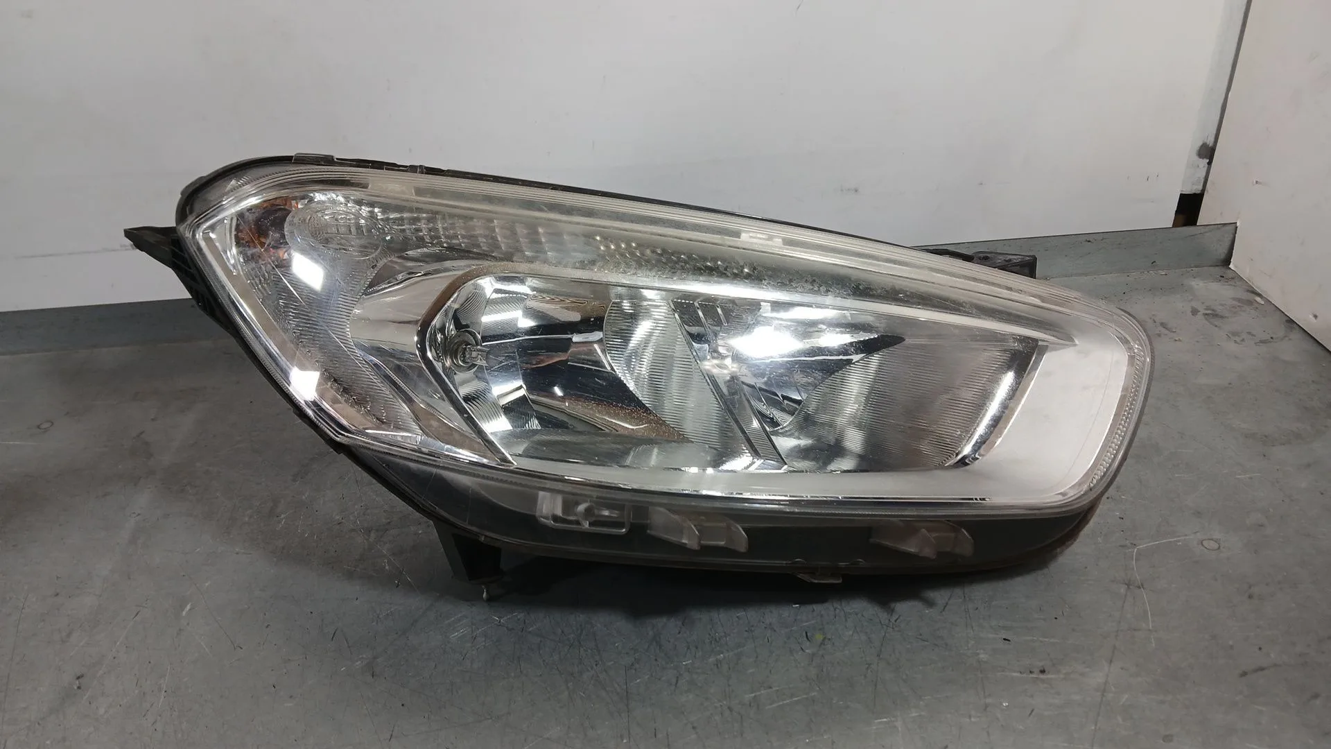 Faro Derecho para Ford Tourneo Courier B460 Monospace