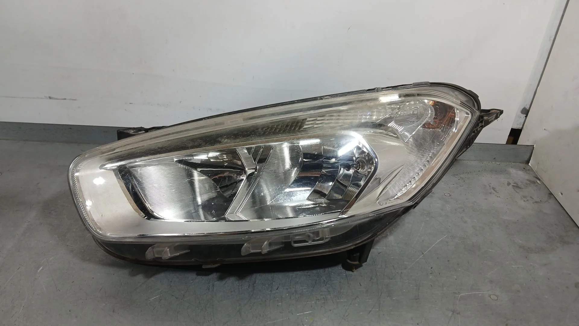 Faro Izquierdo para Ford Tourneo Courier B460 Monospace