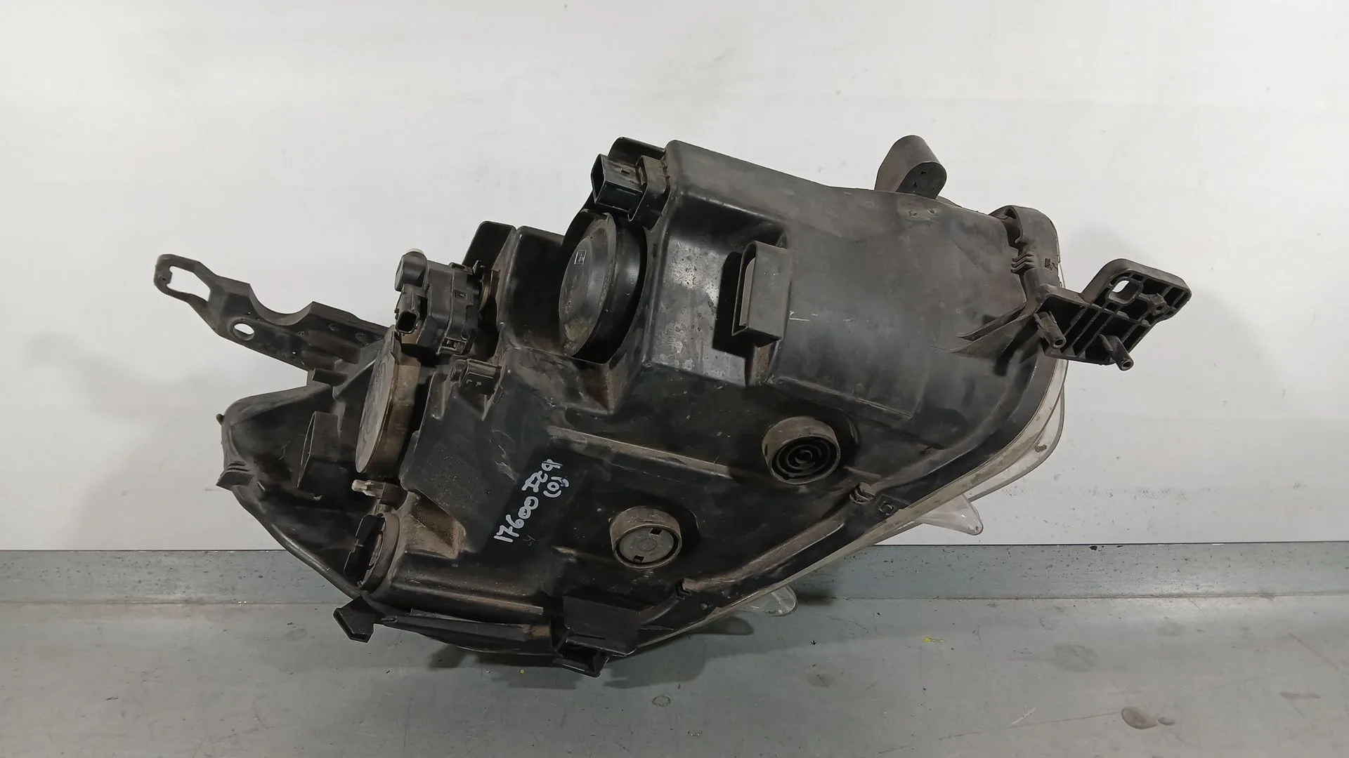 Faro Izquierdo para Citroën C-Elysee (Dd_)