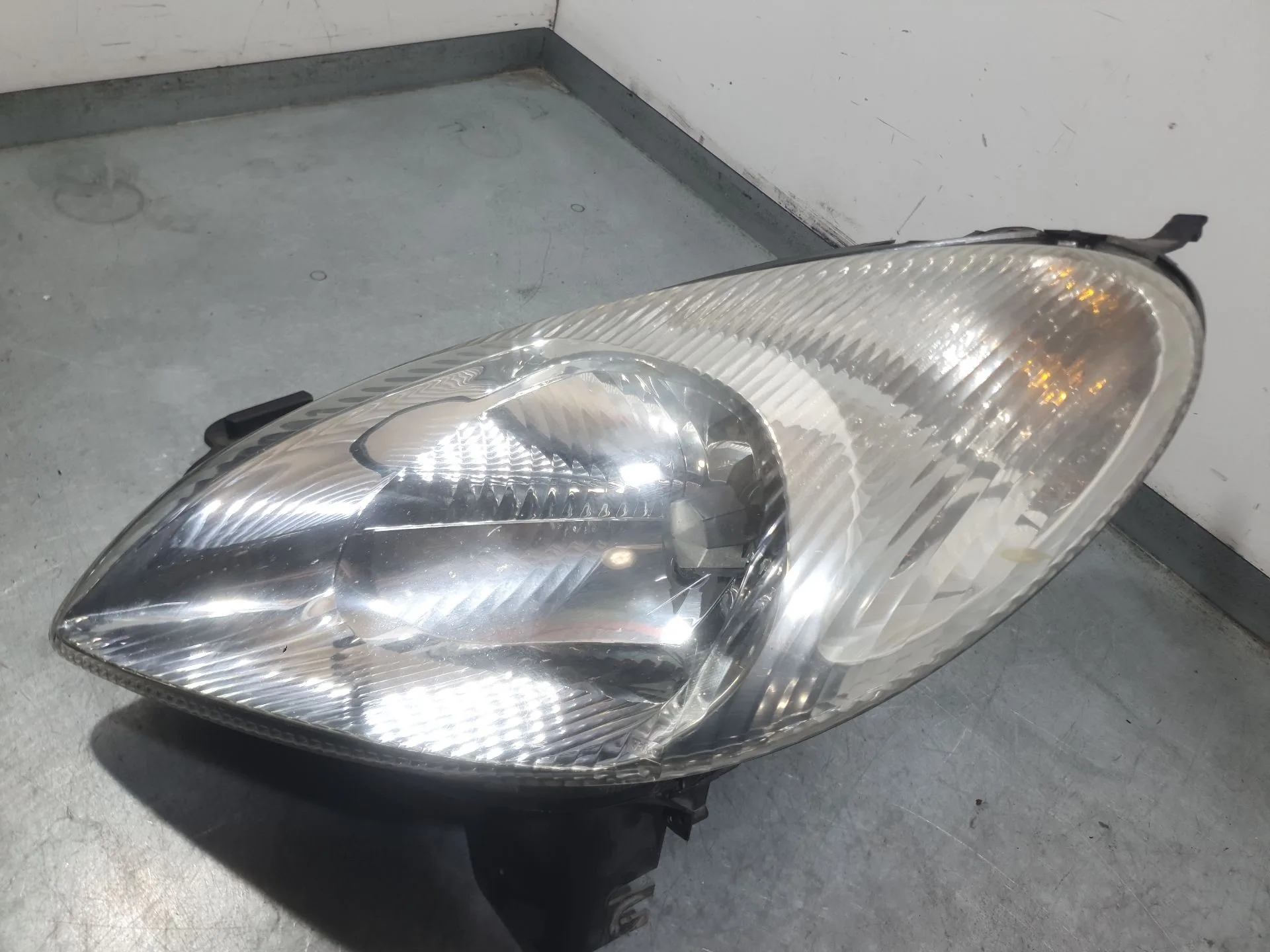 Faro Izquierdo para Citroën Xsara Picasso (N68)
