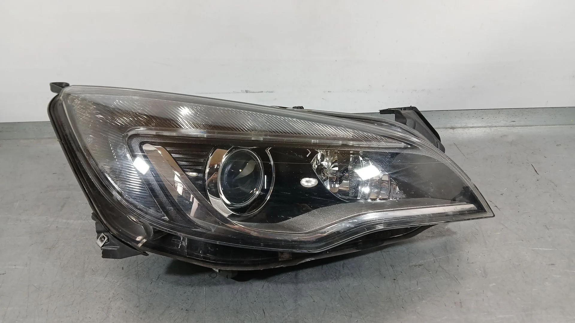 Faro Derecho para Opel Astra J Sports Tourer (P10)