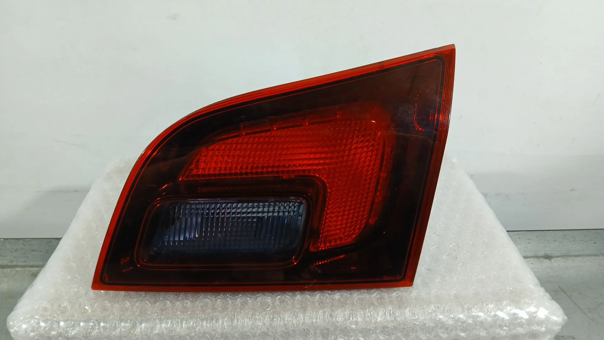 Piloto Trasero Derecho Interior para Opel Astra J Sports Tourer (P10)
