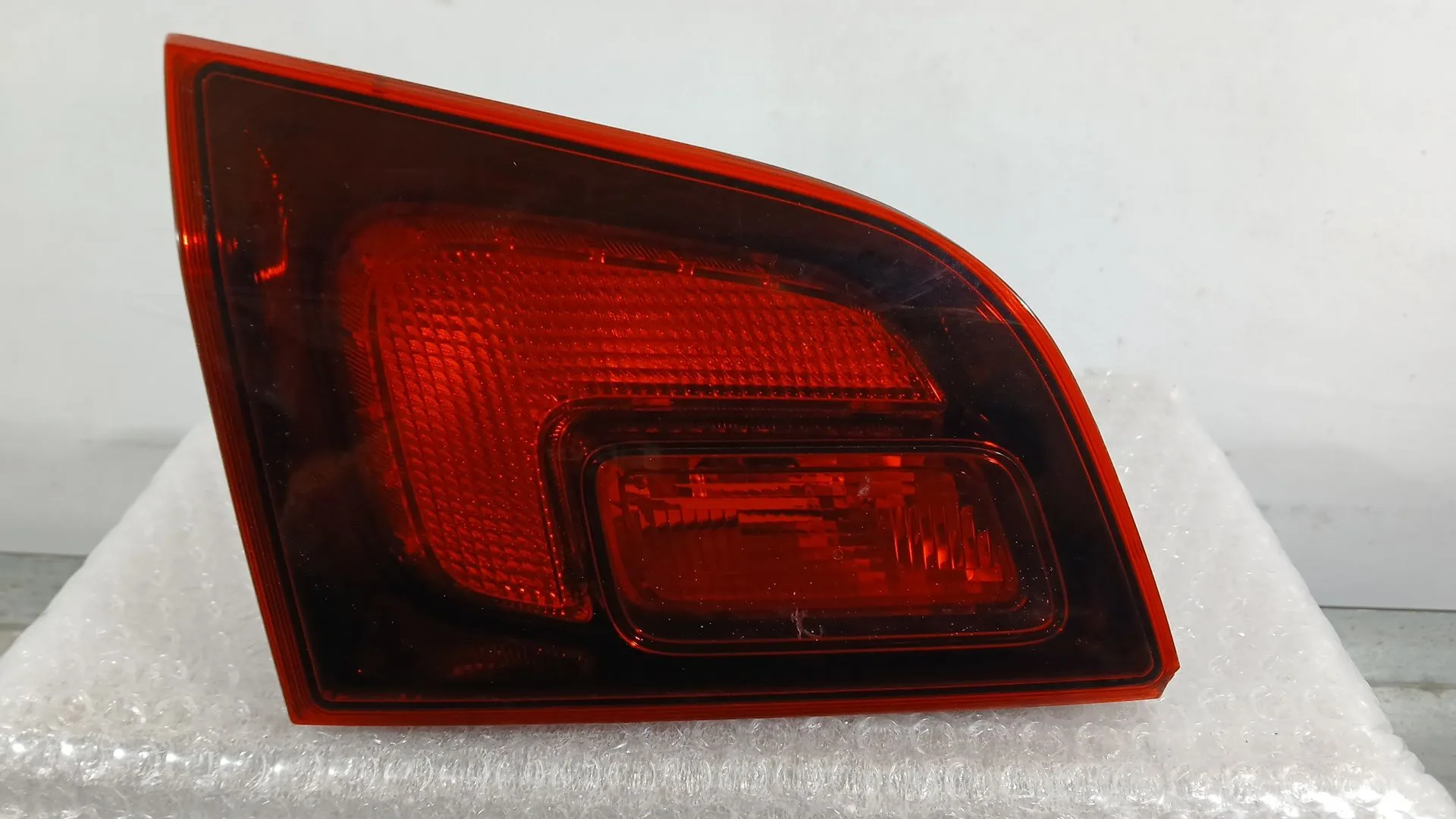 Piloto Trasero Izquierdo Interior para Opel Astra J Sports Tourer (P10)