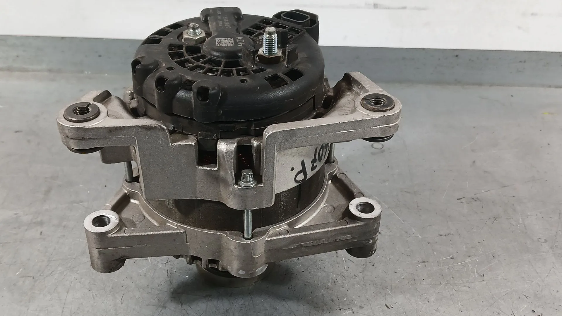 Alternador para Opel Astra J Sedan