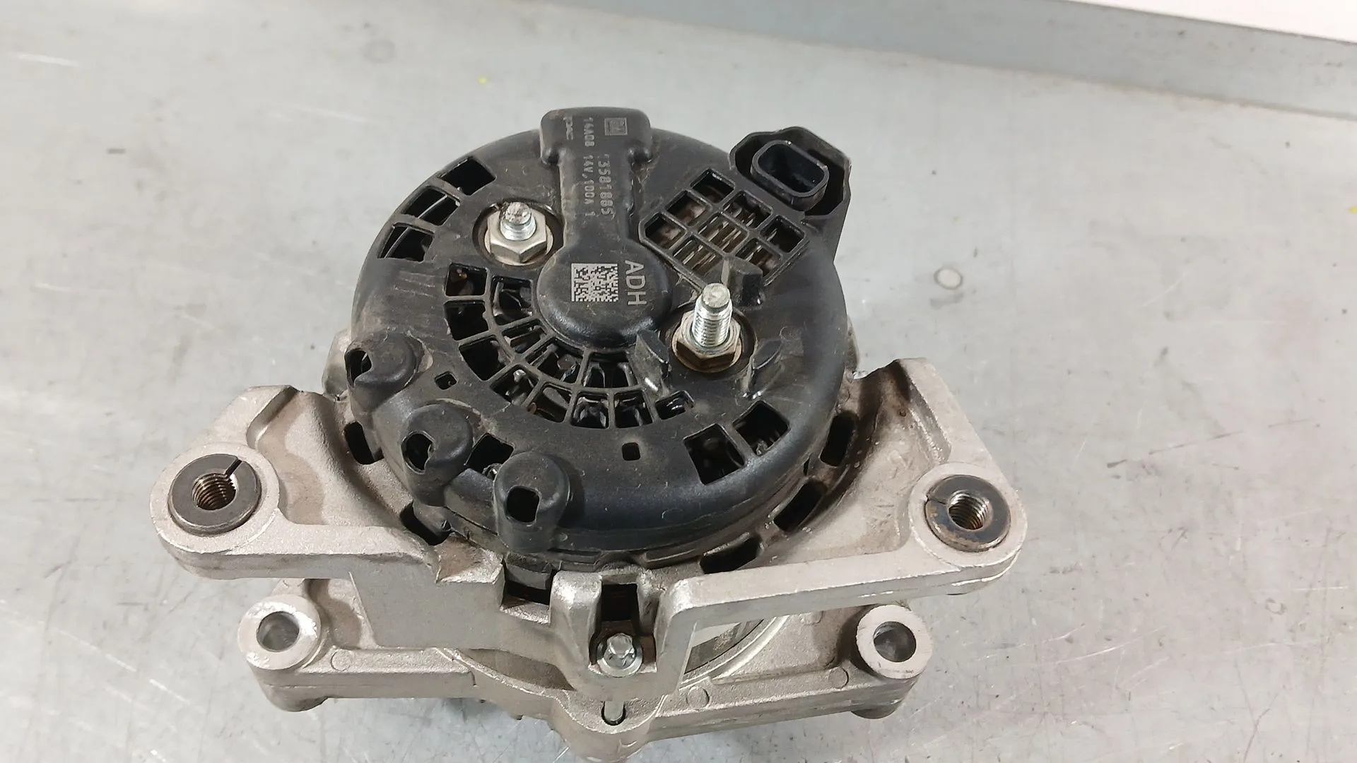 Alternador para Opel Astra J Sedan