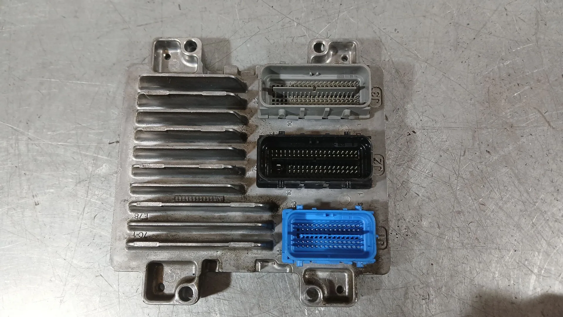 Centralita Motor Uce para Opel Astra J Sedan