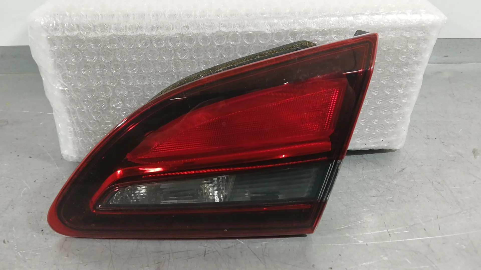 Piloto Trasero Derecho Interior para Opel Astra J Sedan