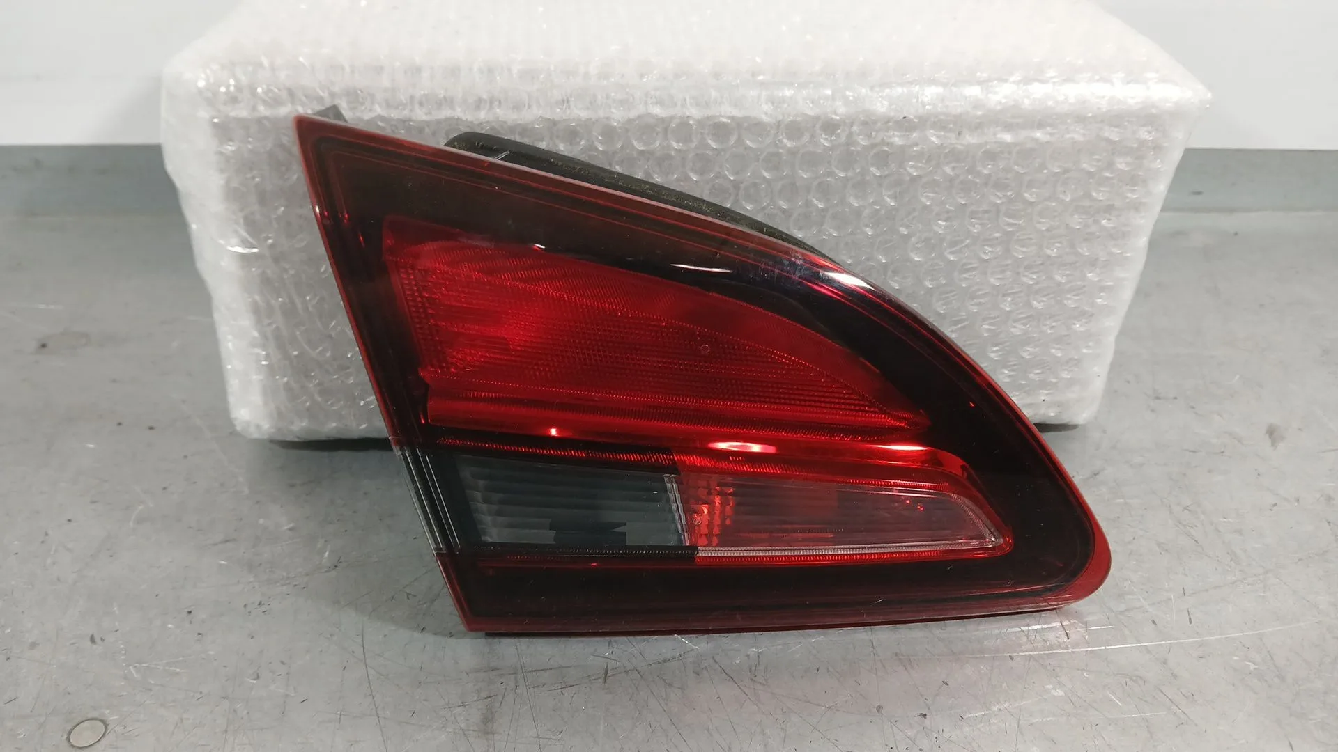 Piloto Trasero Izquierdo Interior para Opel Astra J Sedan