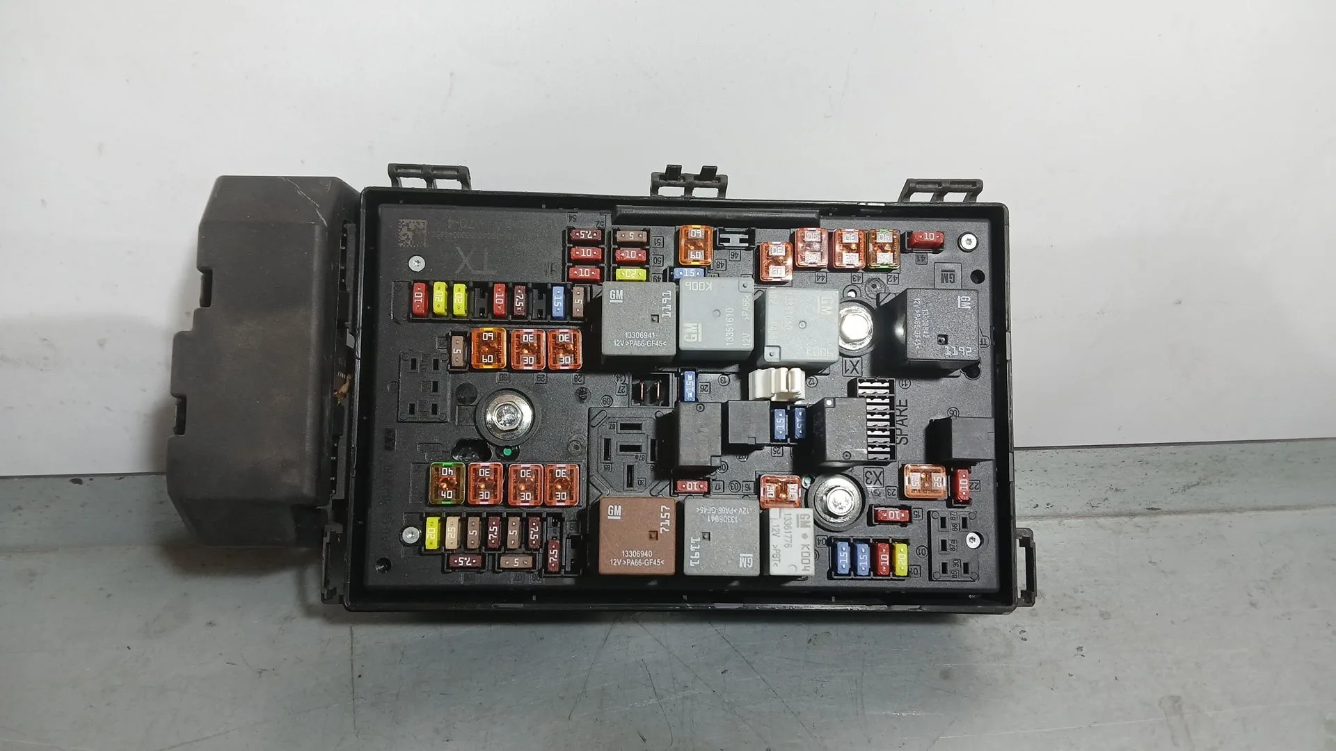 Caja Reles / Fusibles para Opel Astra J Sedan