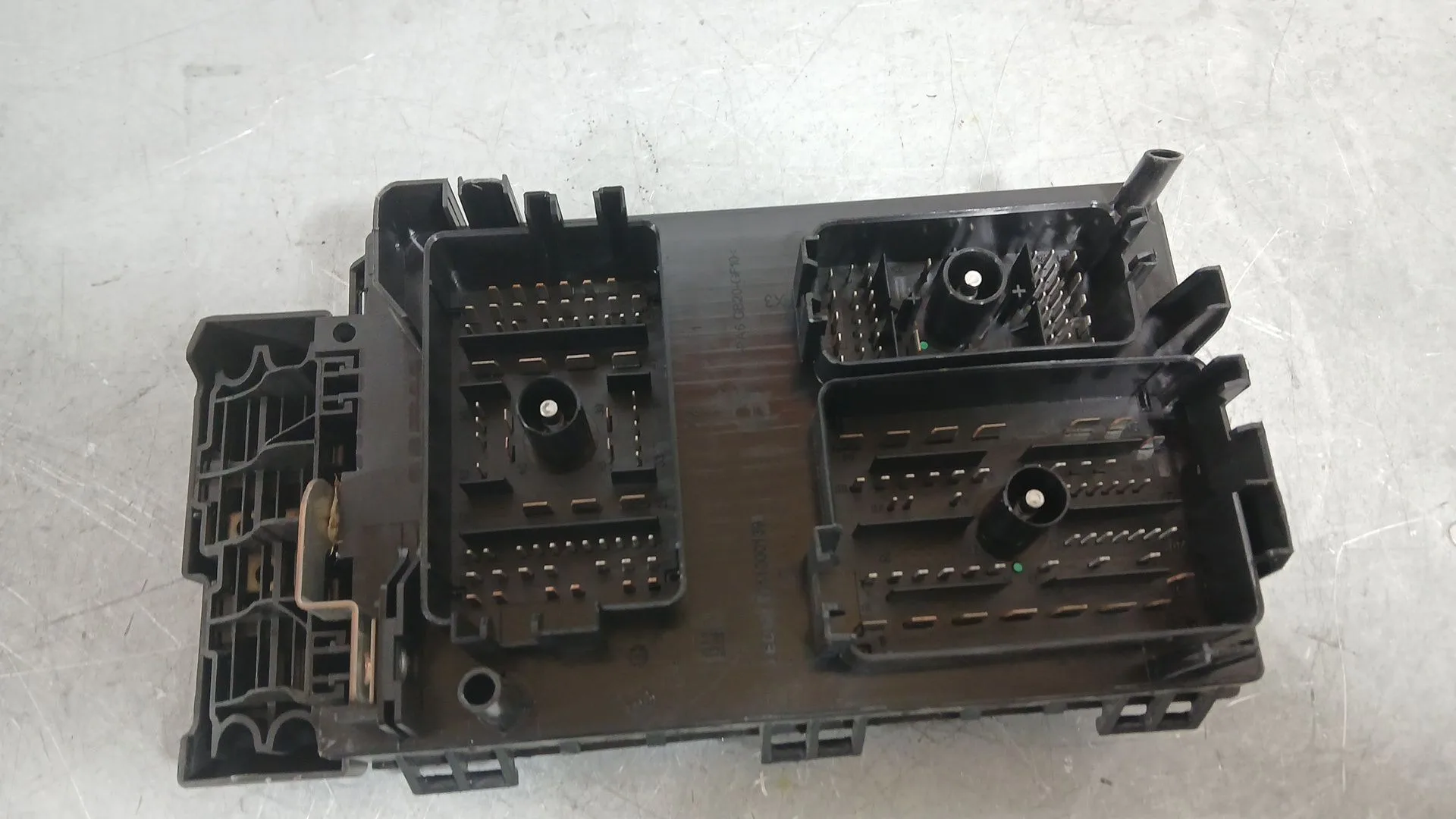Caja Reles / Fusibles para Opel Astra J Sedan