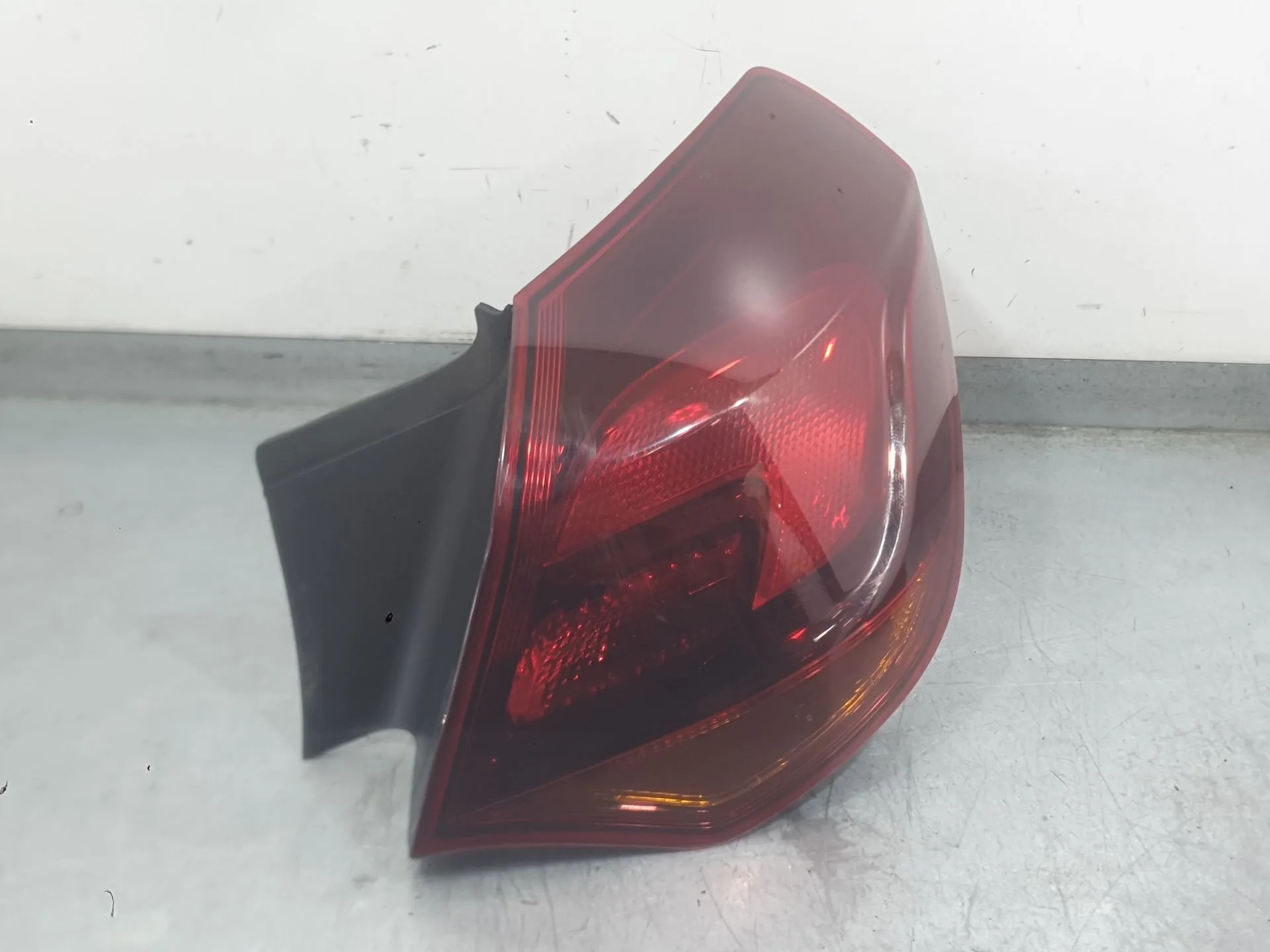 Piloto Trasero Derecho Exterior para Opel Astra J (P10)