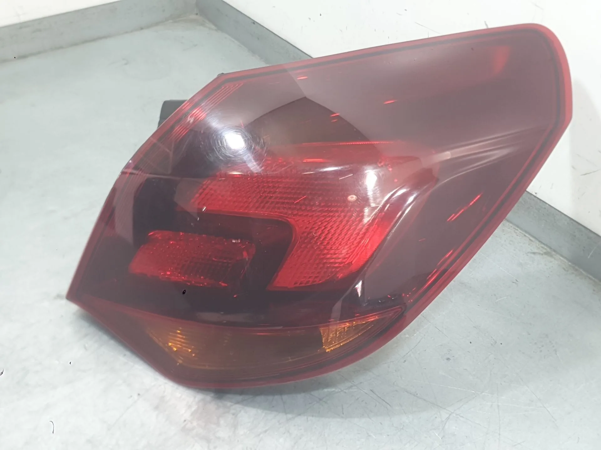 Piloto Trasero Derecho Exterior para Opel Astra J (P10)