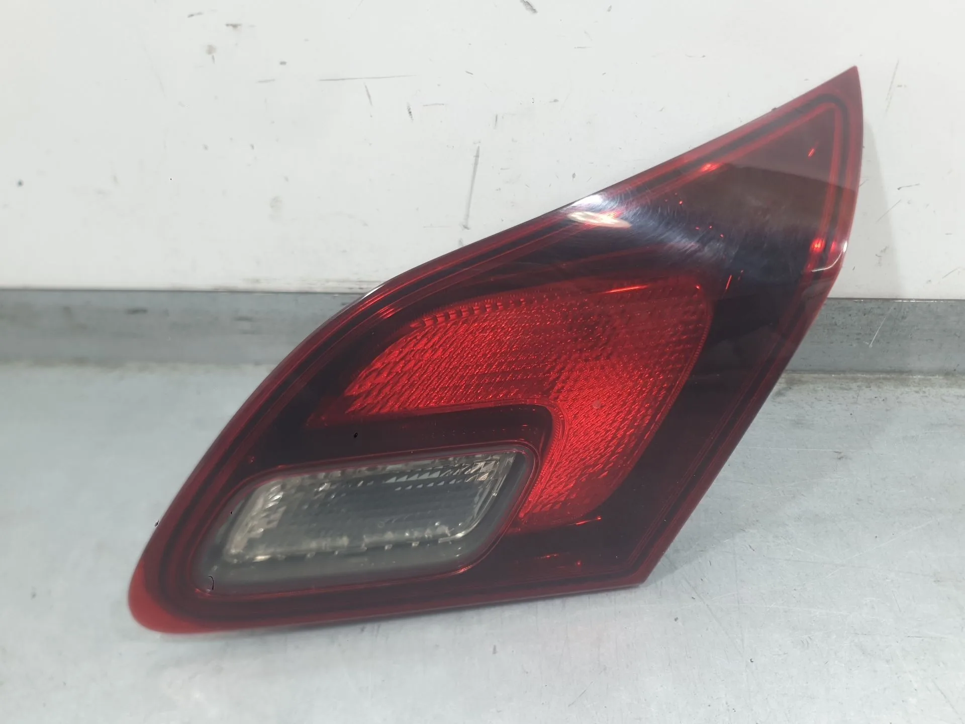 Piloto Trasero Derecho Interior para Opel Astra J (P10)