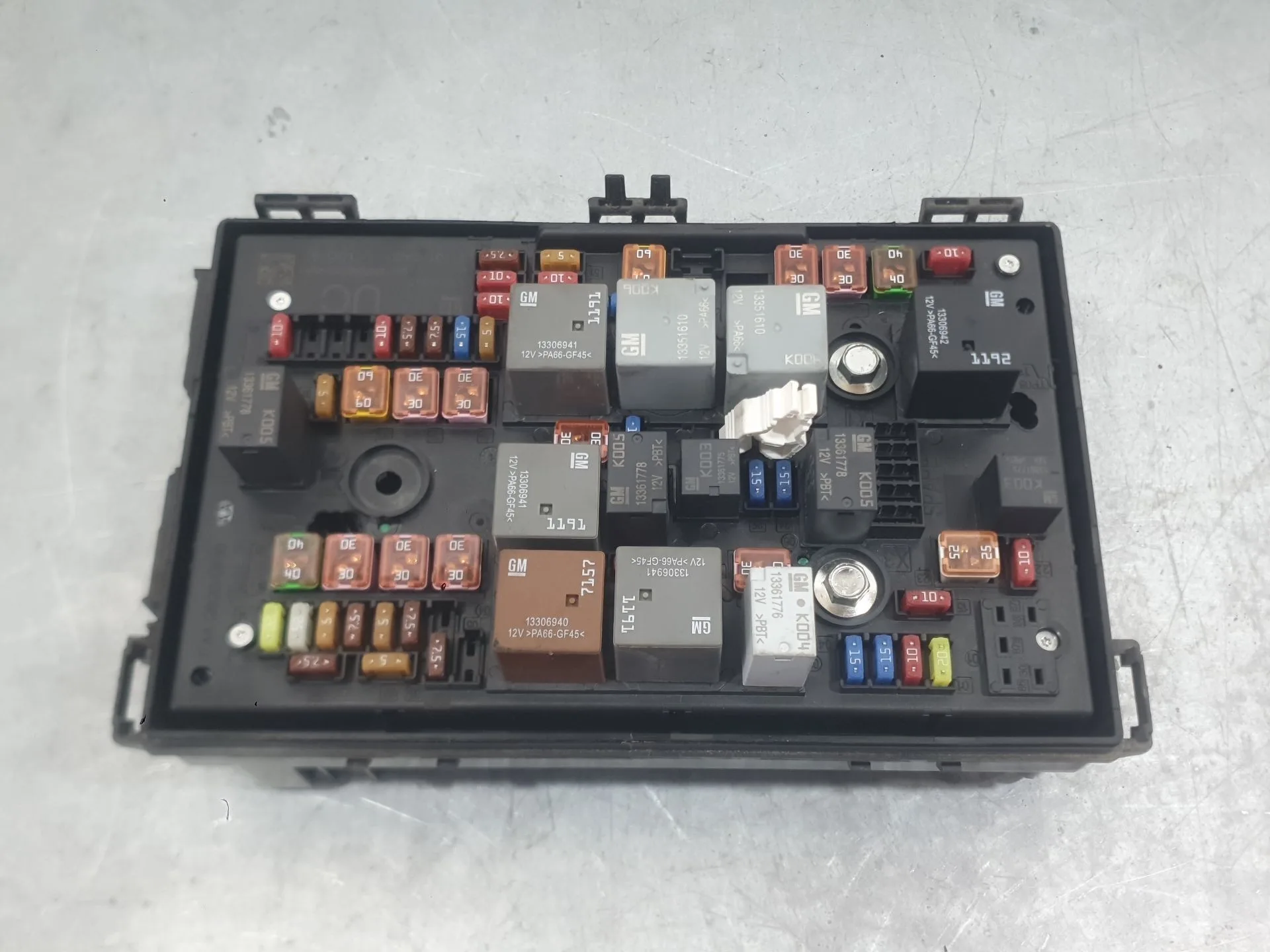 Caja Reles / Fusibles para Opel Astra J (P10)
