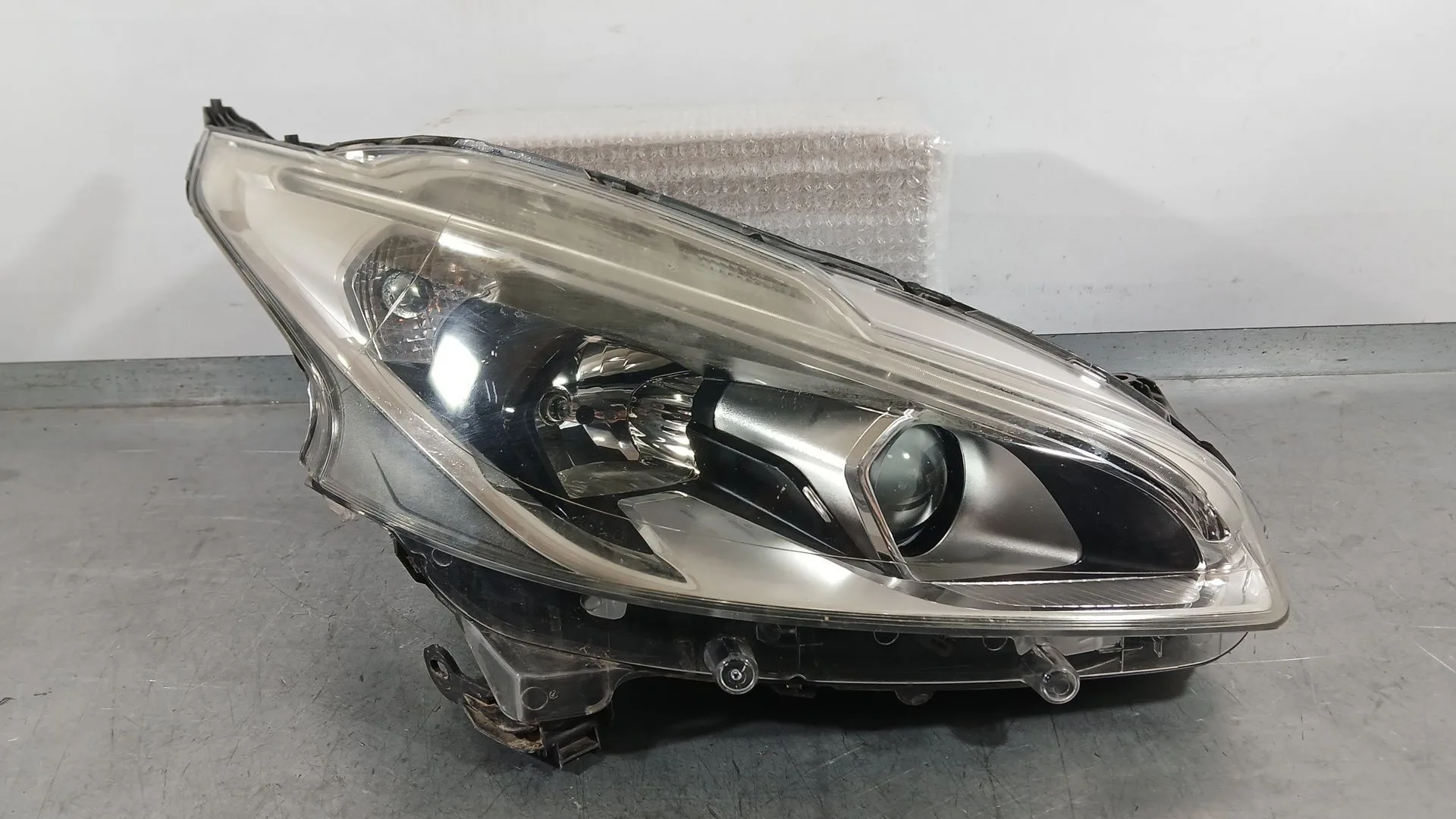 Faro Derecho para Peugeot 208 I (Ca_, Cc_)