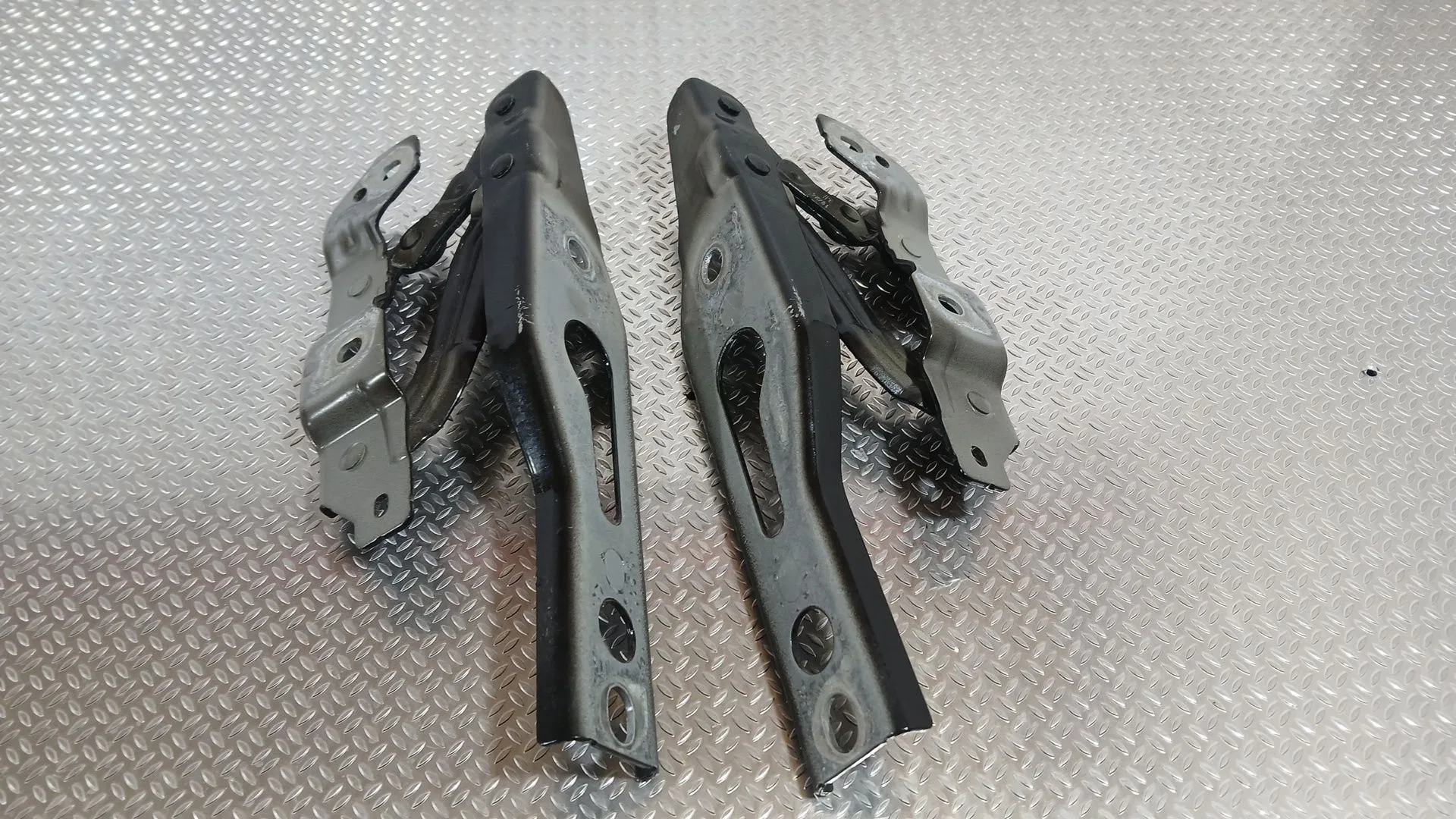 Bisagra Capot para Cupra Formentor (Kmp)