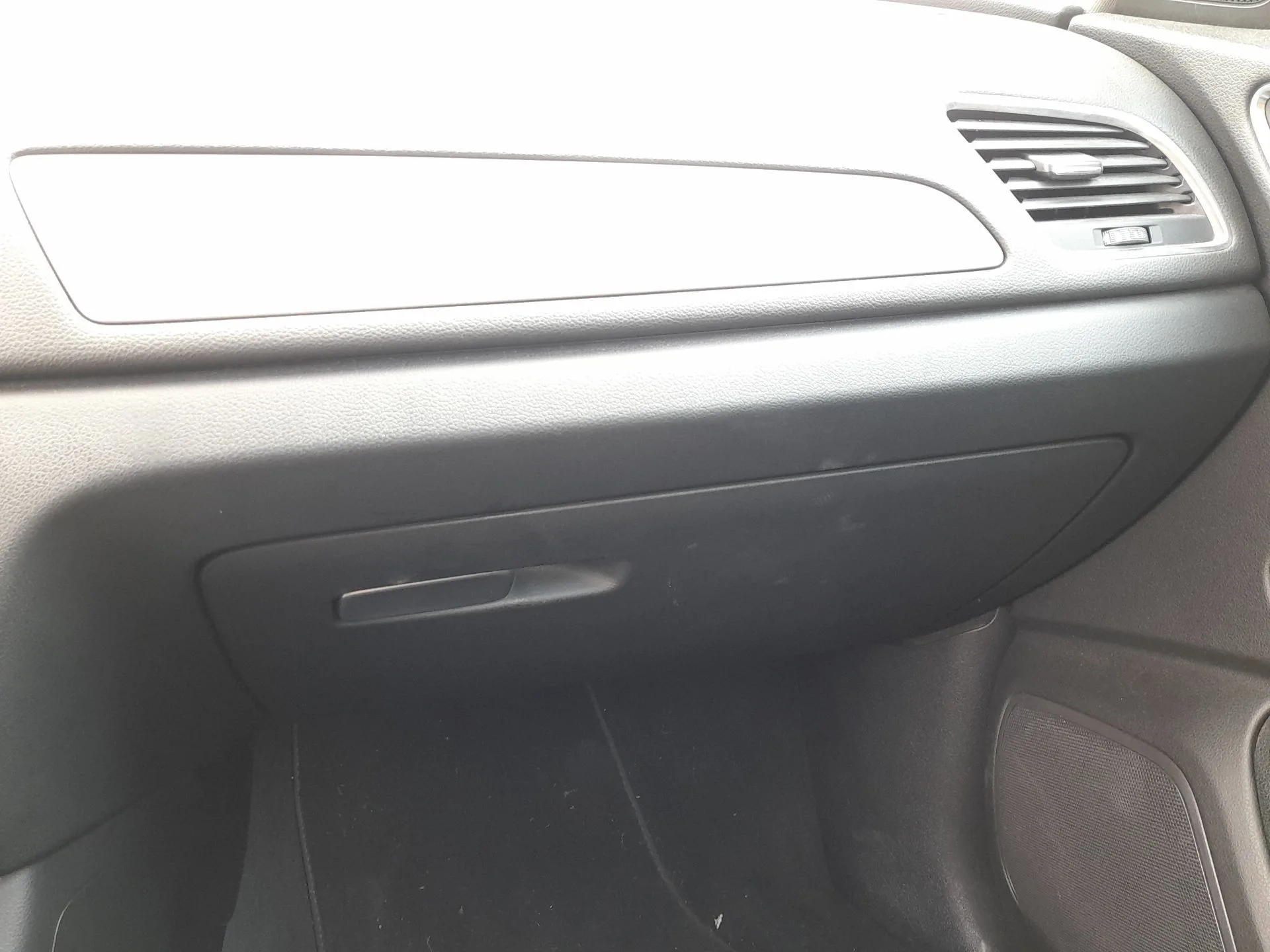 Guantera para Audi Q3 (8Ub, 8Ug)