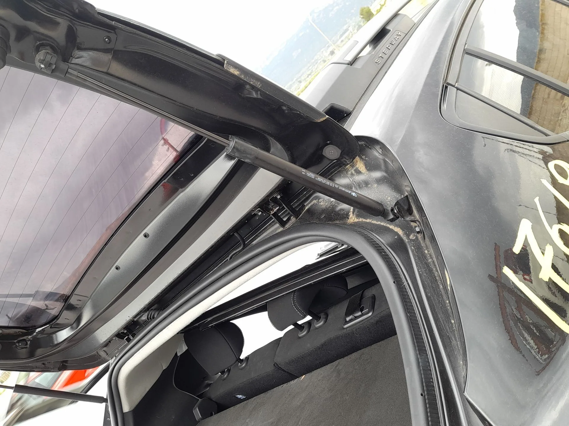 Amortiguadores Maletero / Porton para Dacia Sandero Iii