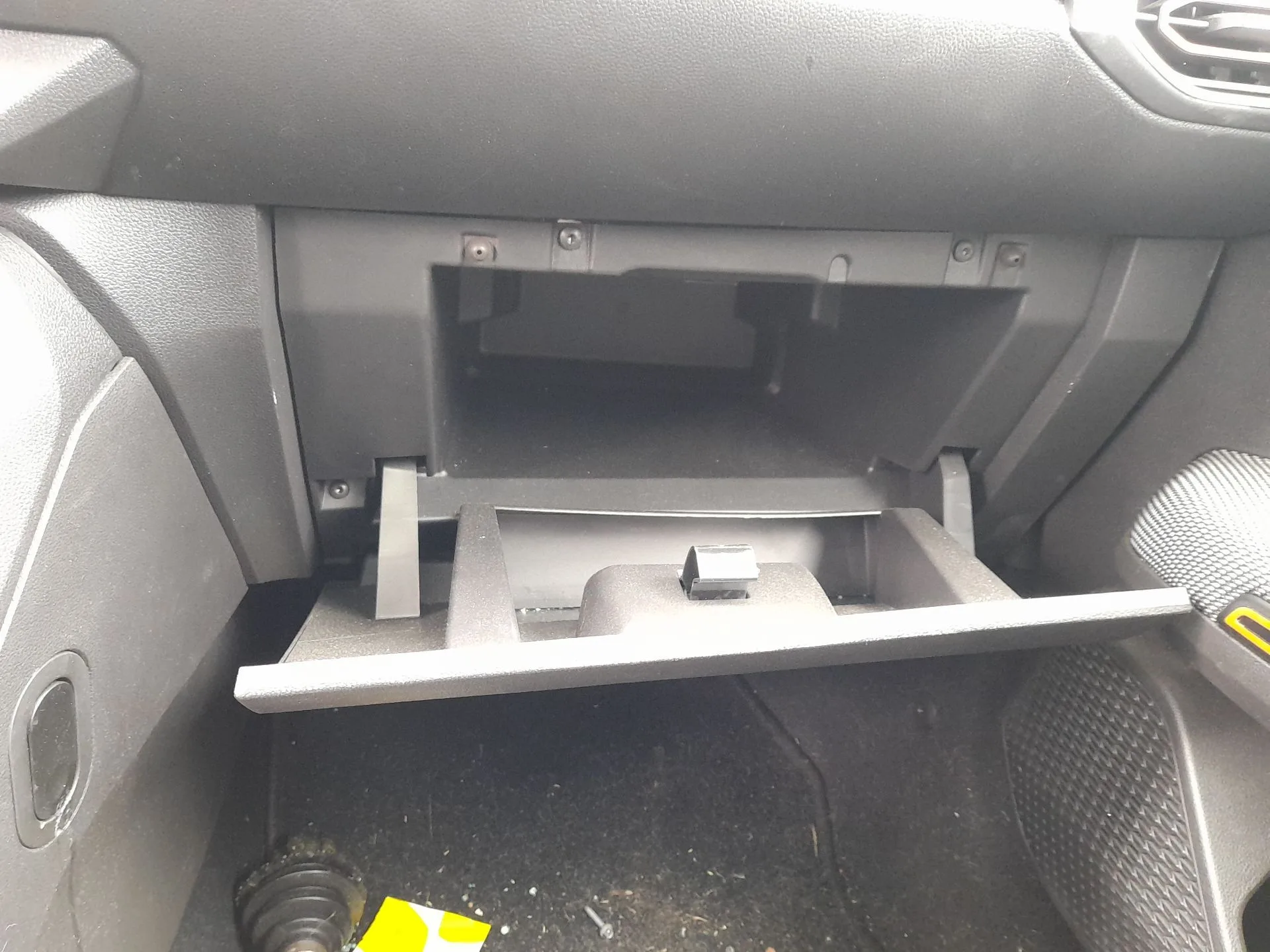 Guantera para Dacia Sandero Iii