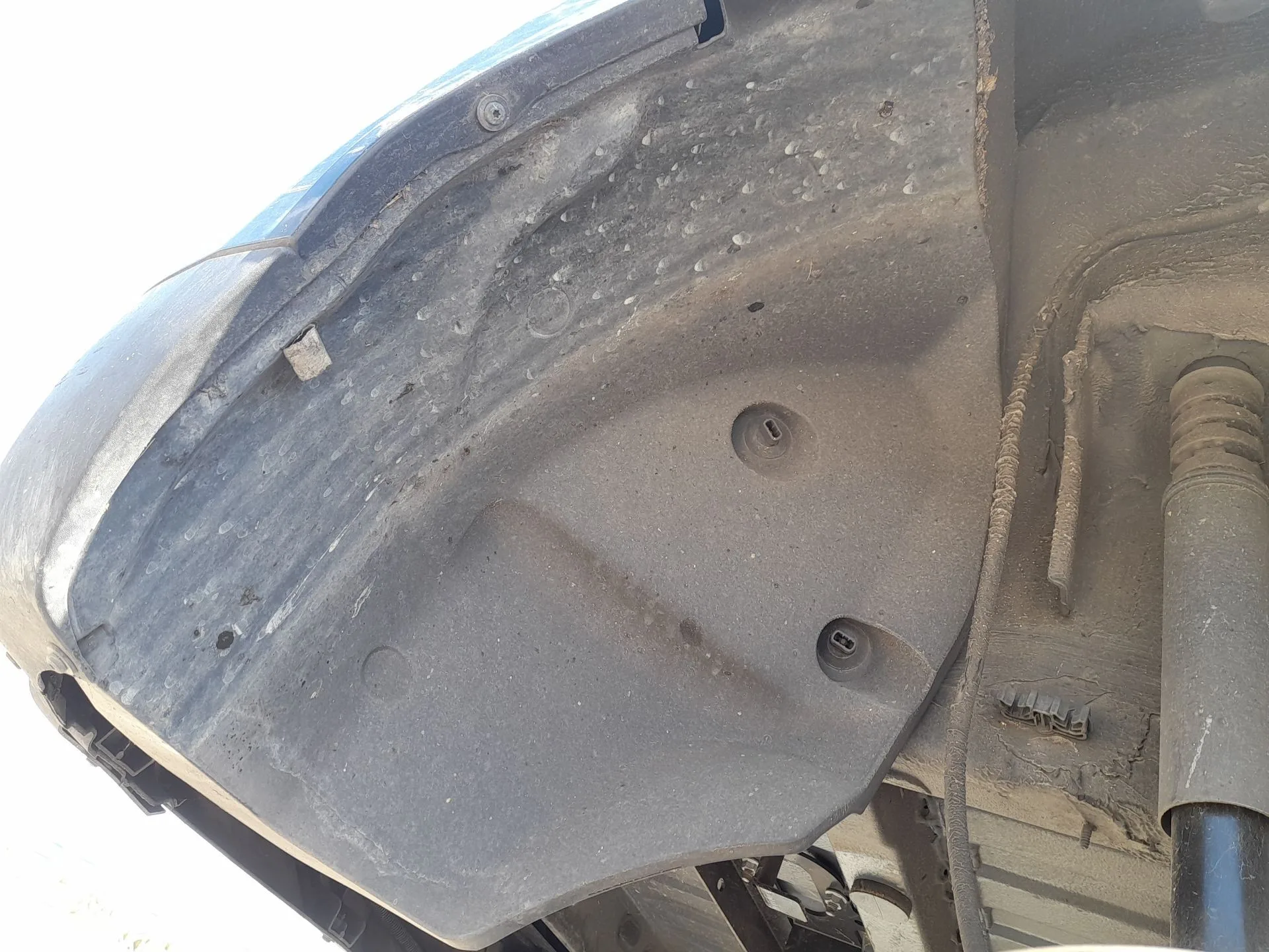 Plastico Pase Rueda Tras. Dch. para Dacia Duster (Hm_)