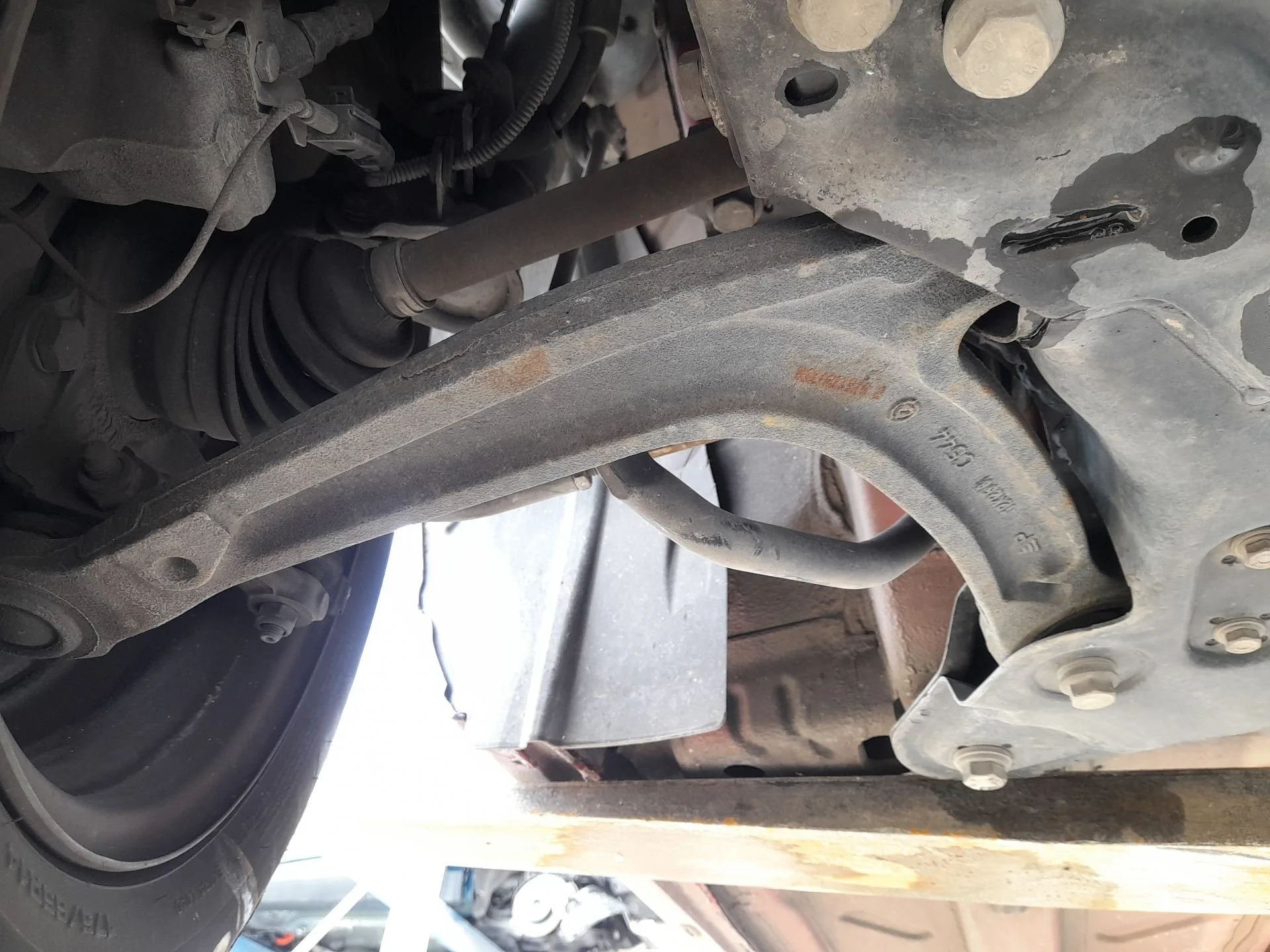Brazo Suspension Inferior Delantero Derecho para Ford Ka (Ru8)