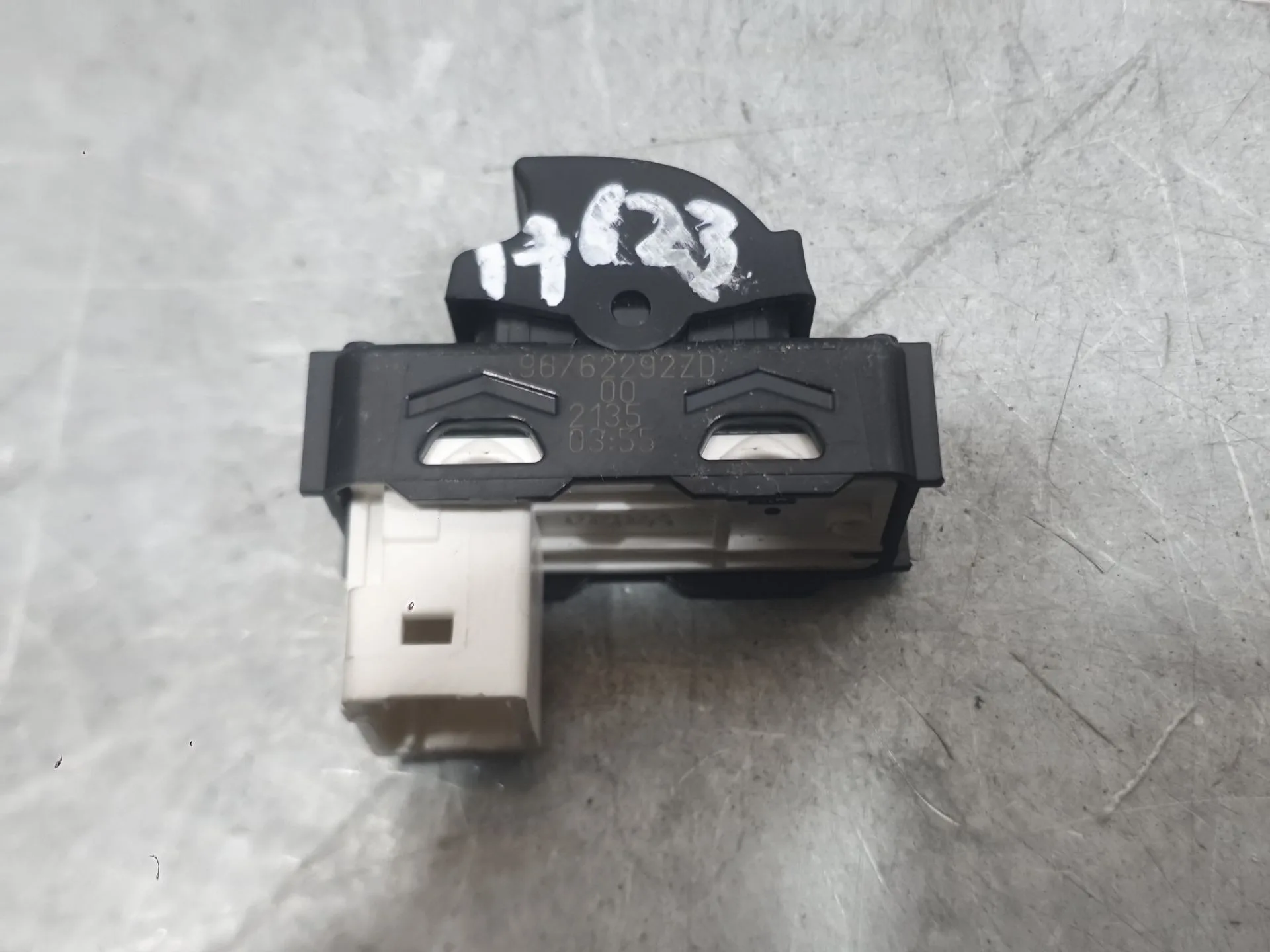 Mando Elevalunas Delantero Derecho para Citroën C3 Iii (Sx)