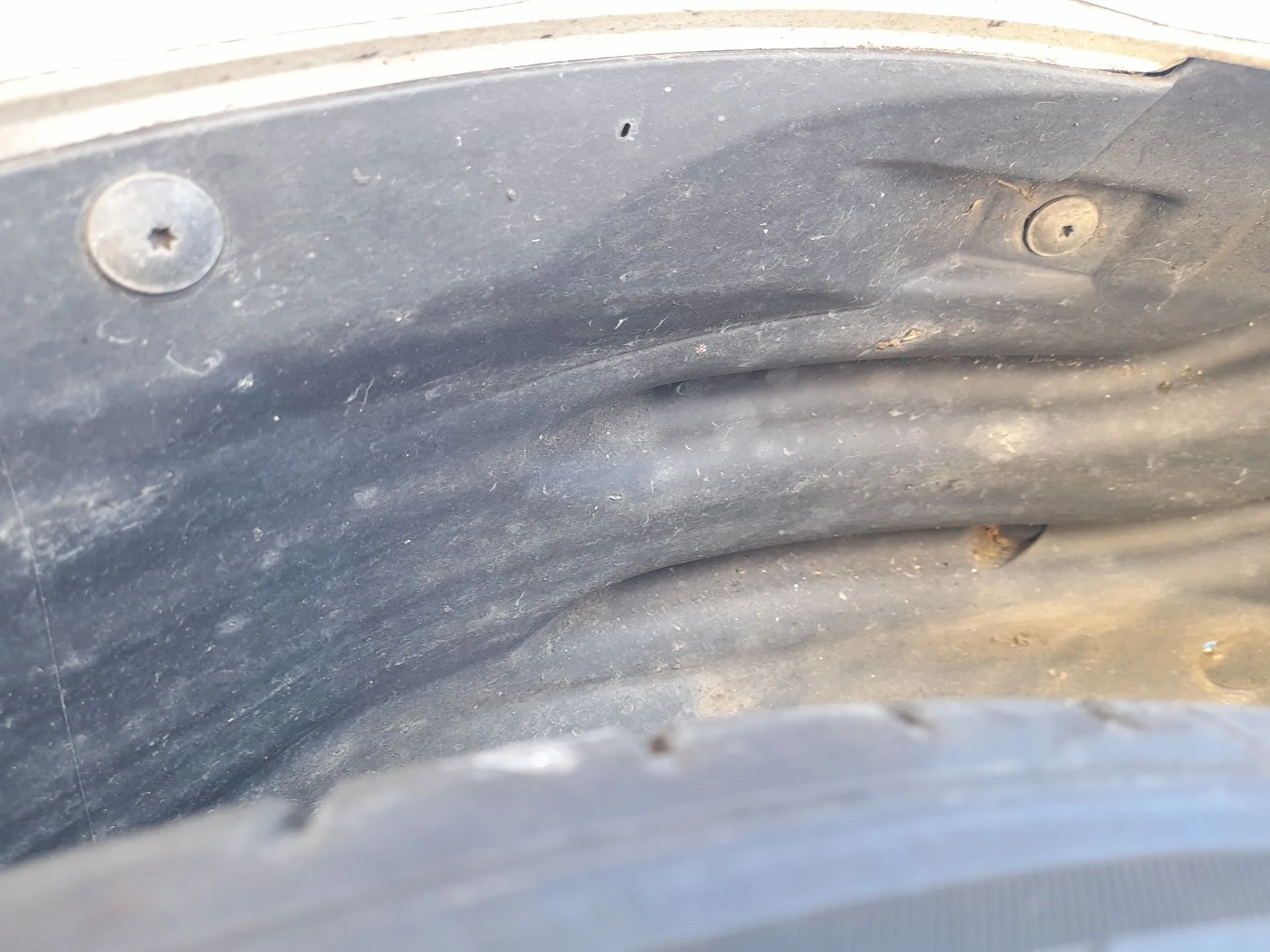 Plastico Pase Rueda Tras. Izq. para Opel Corsa F (P2Jo)