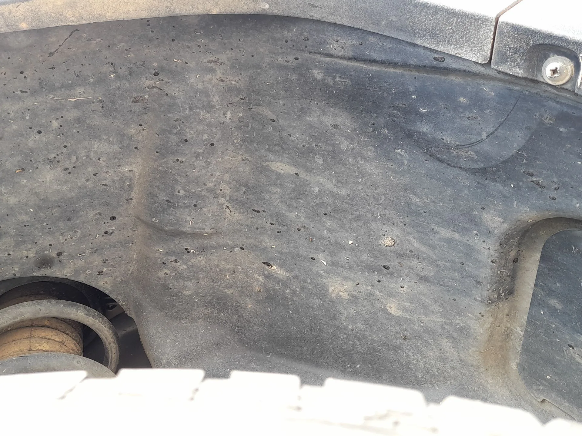 Plastico Pase Rueda Tras. Izq. para Jeep Renegade Suv (Bu, B1, Bv)