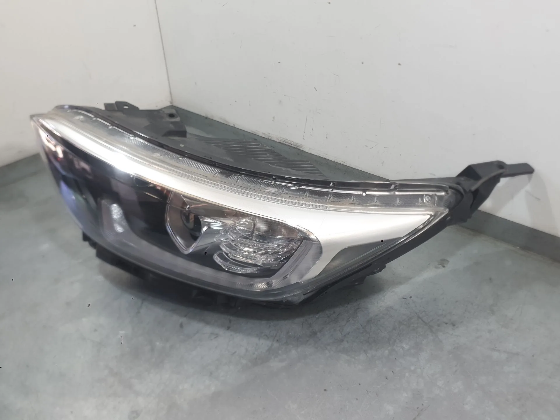 Faro Izquierdo para Kia Stonic (Yb)