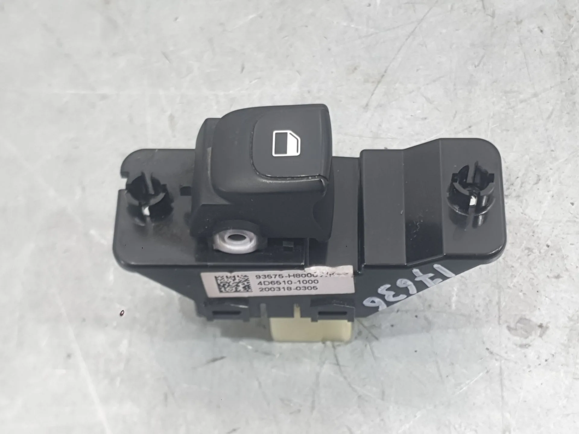 Mando Elevalunas Delantero Derecho para Kia Stonic (Yb)