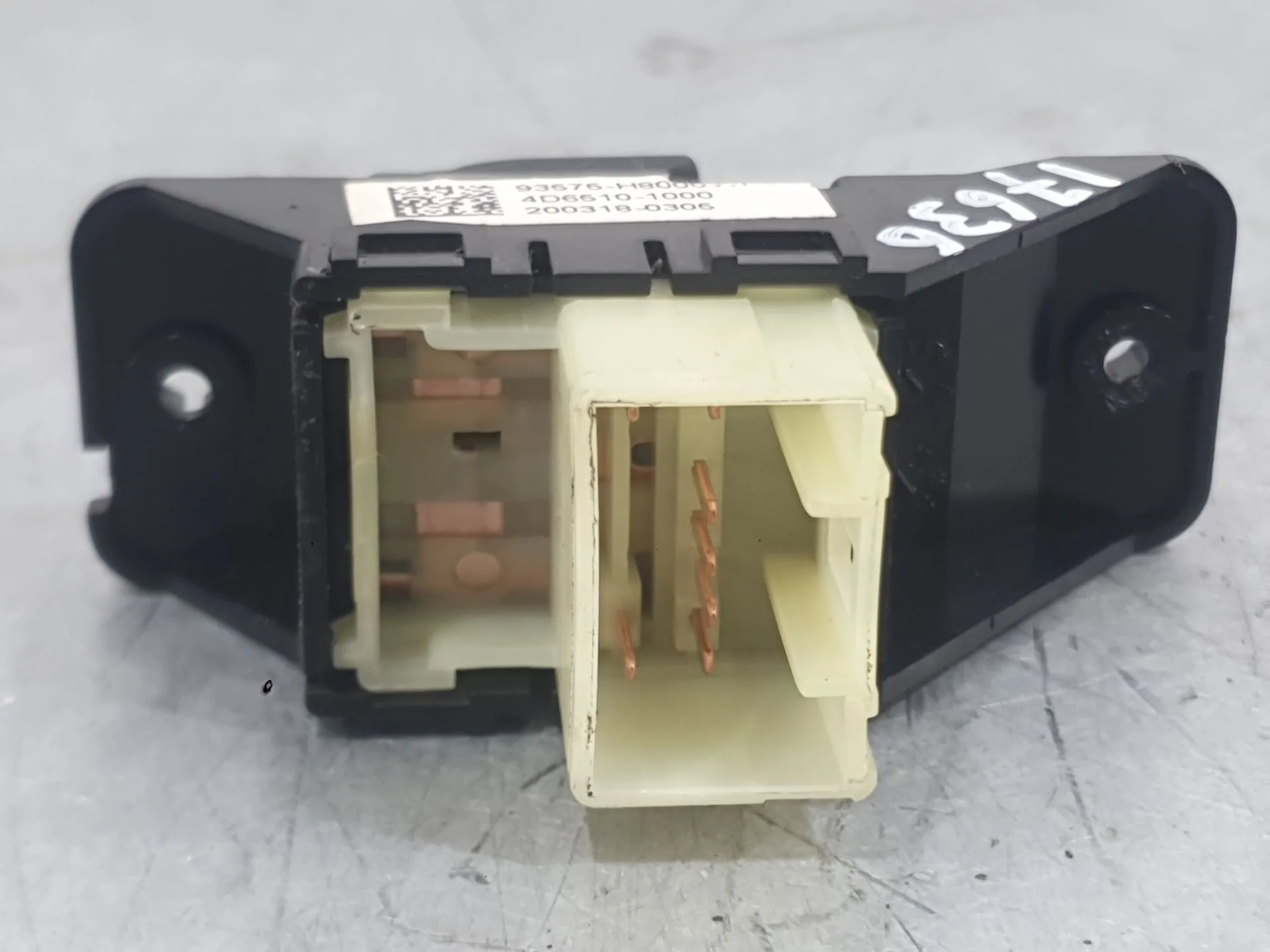 Mando Elevalunas Delantero Derecho para Kia Stonic (Yb)