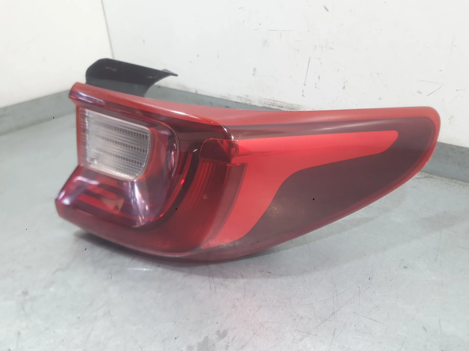 Piloto Trasero Derecho Exterior para Kia Stonic (Yb)