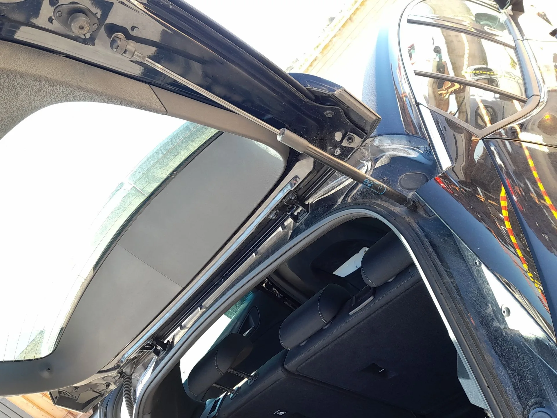 Amortiguadores Maletero / Porton para Opel Astra K (B16)