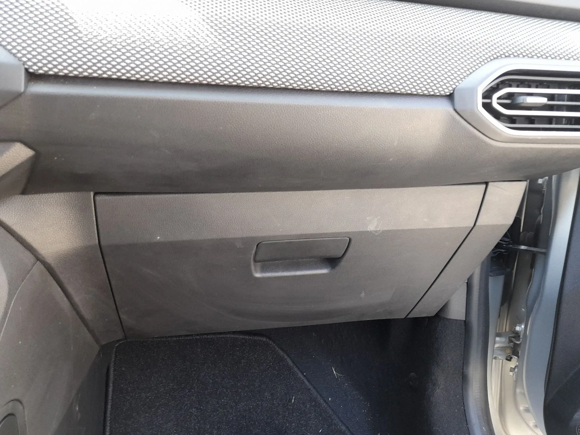 Guantera para Dacia Sandero Iii