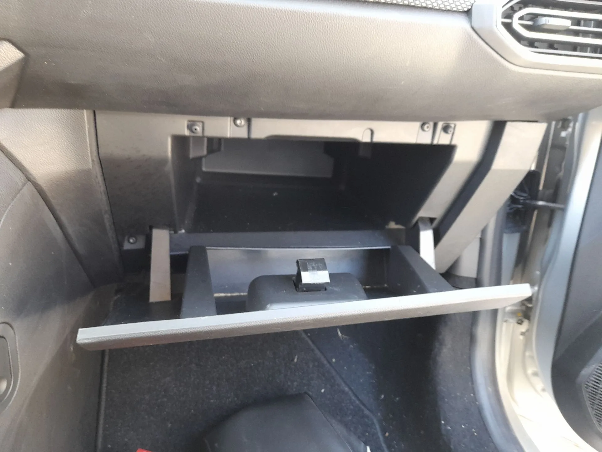 Guantera para Dacia Sandero Iii