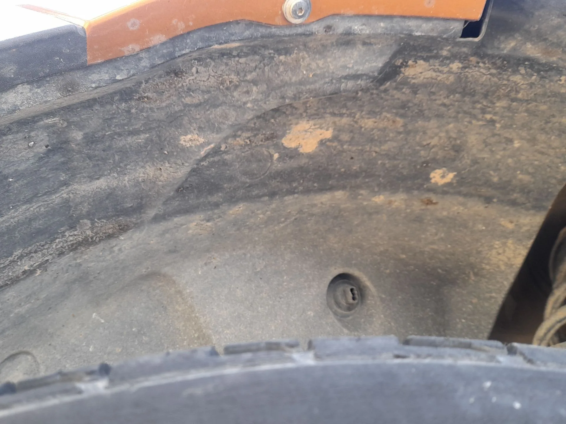 Plastico Pase Rueda Tras. Dch. para Dacia Duster (Hm_)