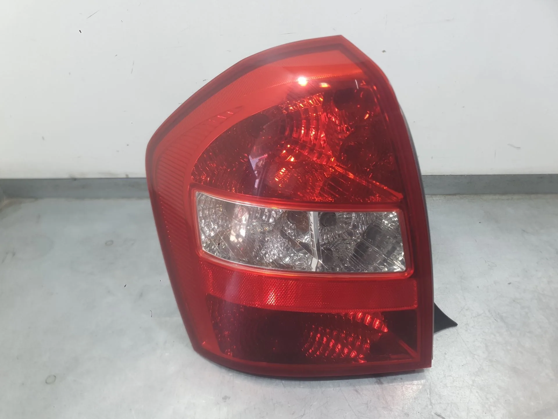 Piloto Trasero Izquierdo para Kia Cerato I Hatchback (Ld)