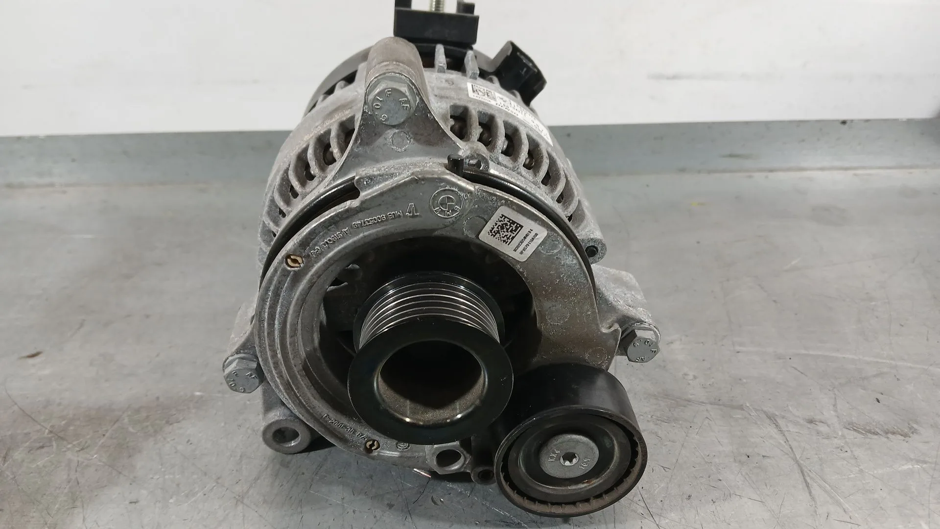 Alternador para Bmw 1 (F40)